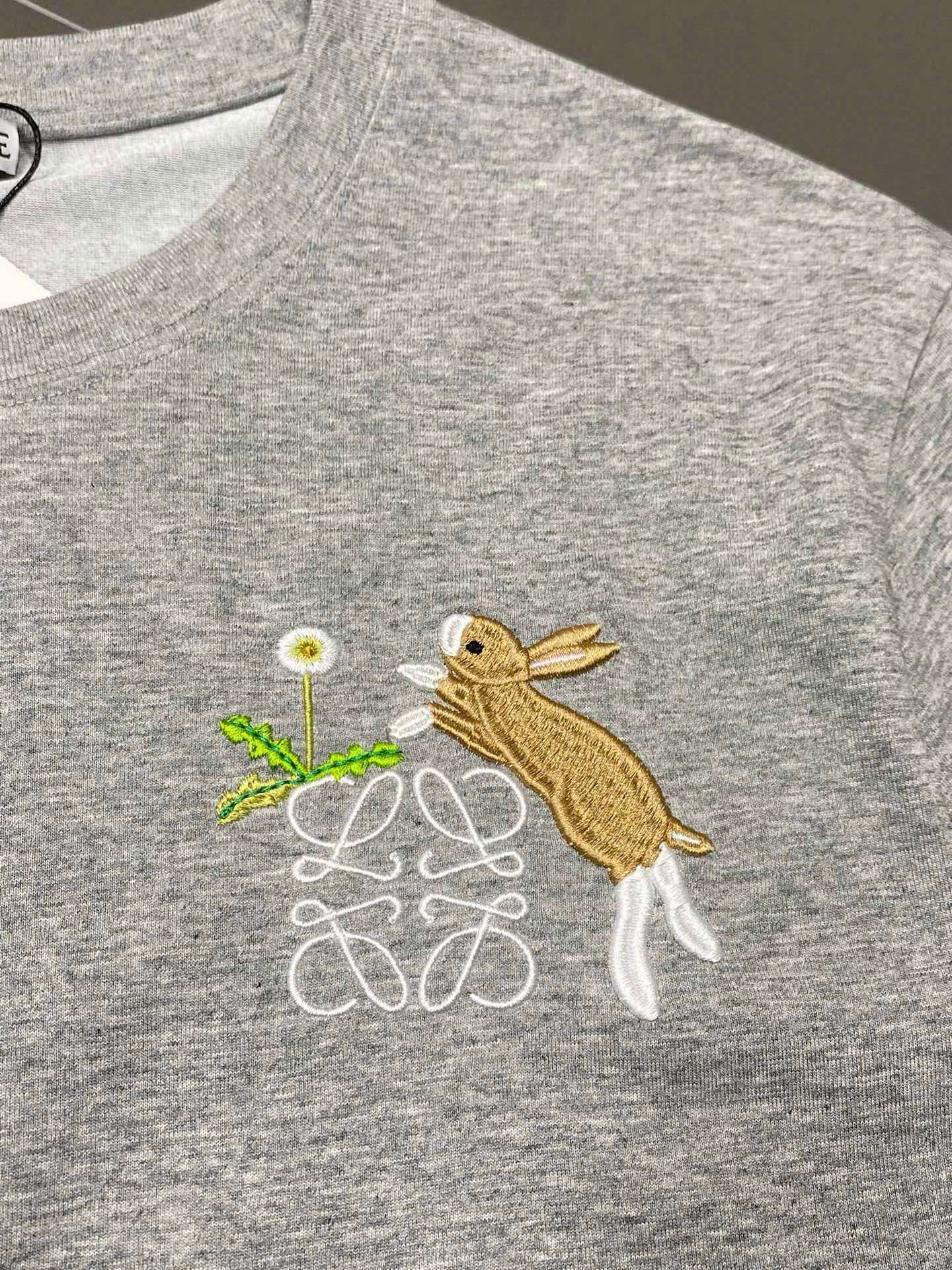 LOEWE 자수 로고 남성 반팔티