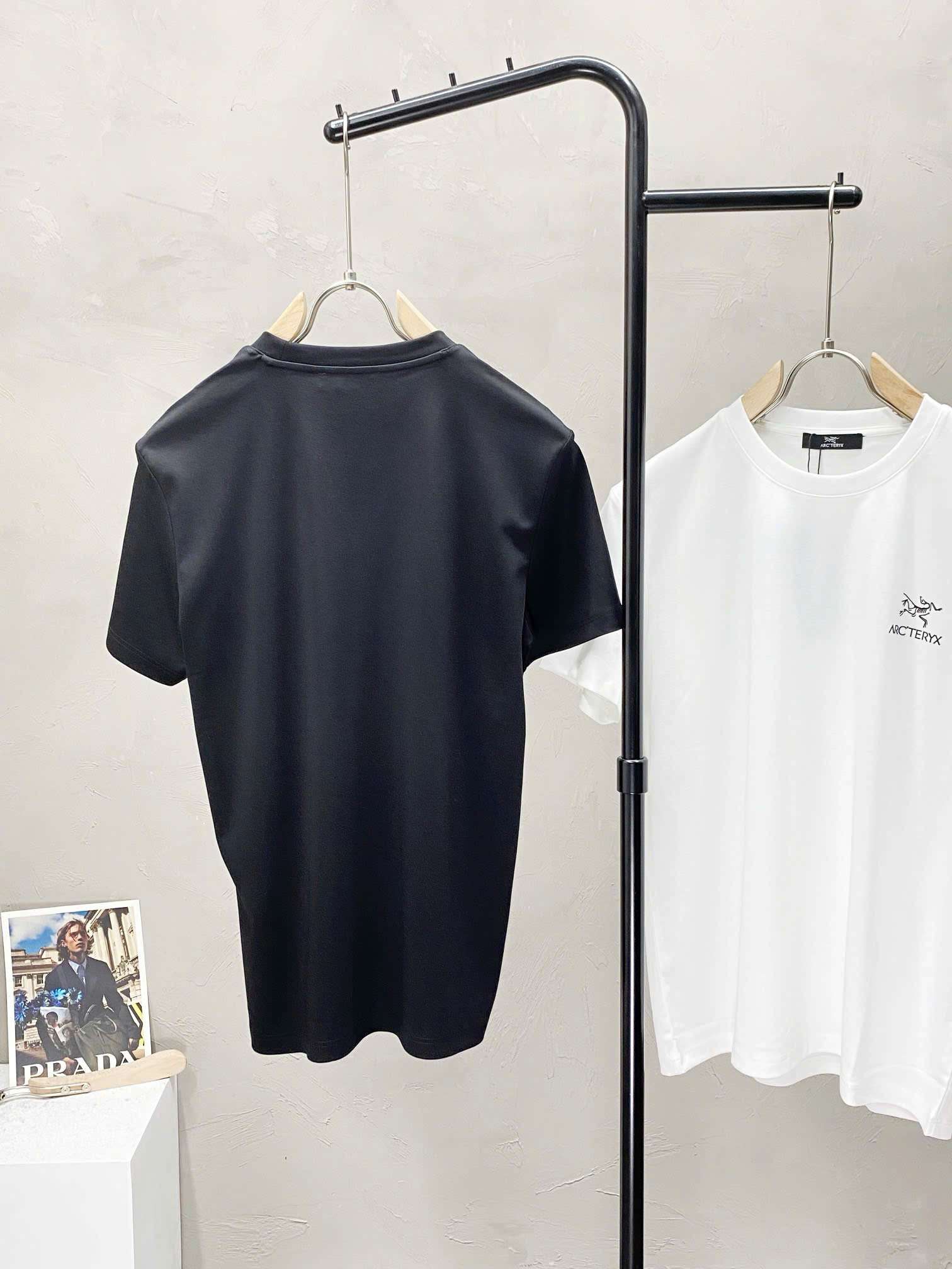 아크테릭스 가슴 로고 남성 반팔티