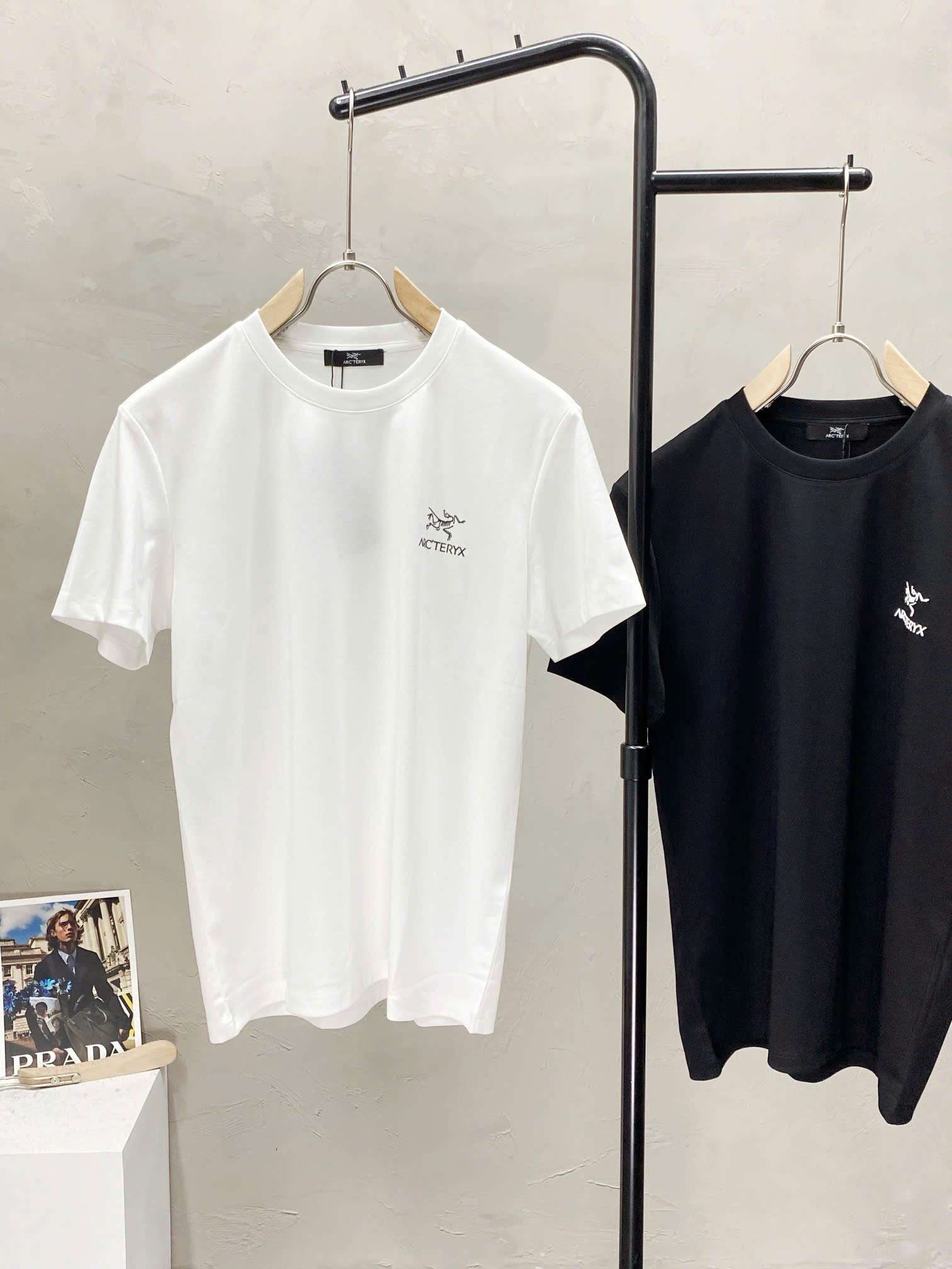 아크테릭스 가슴 로고 남성 반팔티