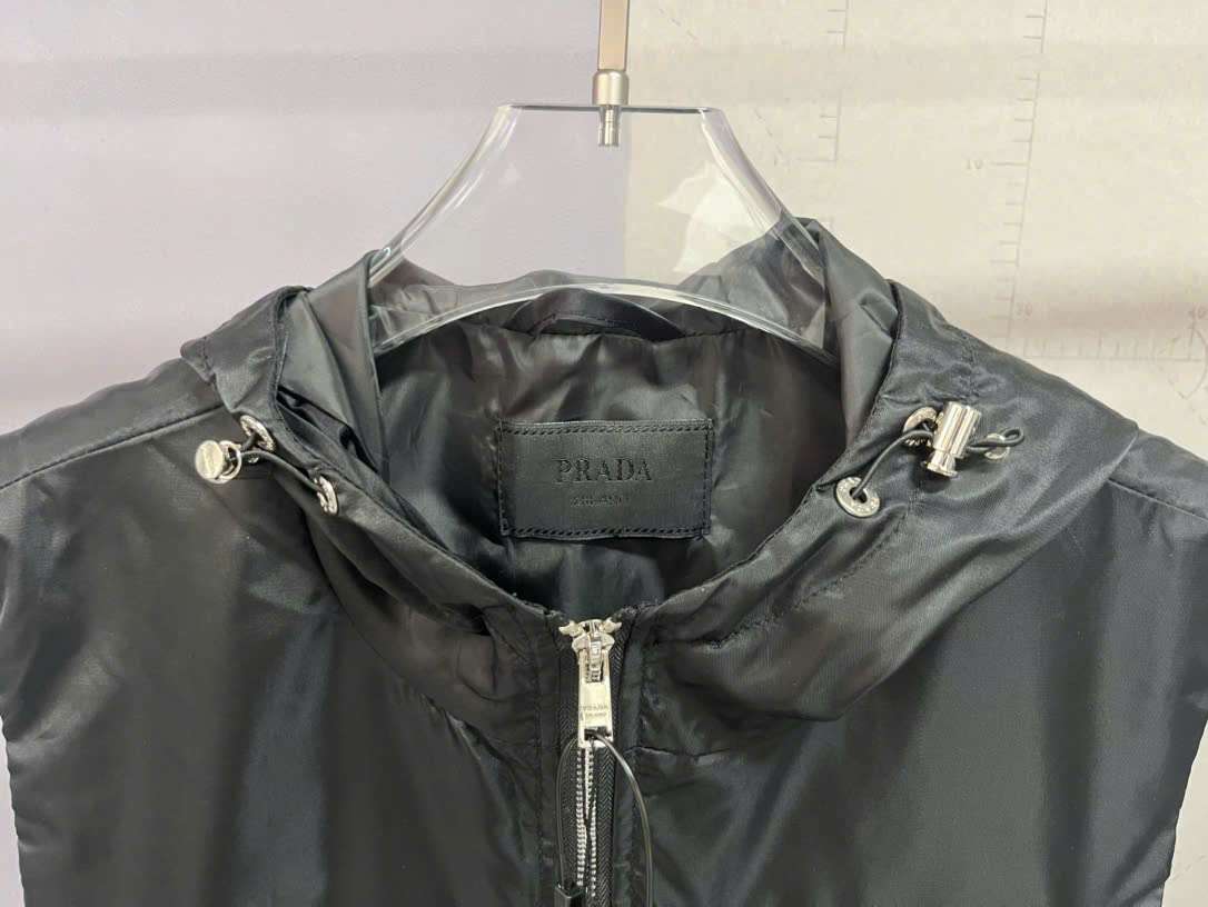 프라다 Big Pocket Zip Up 남성 조끼