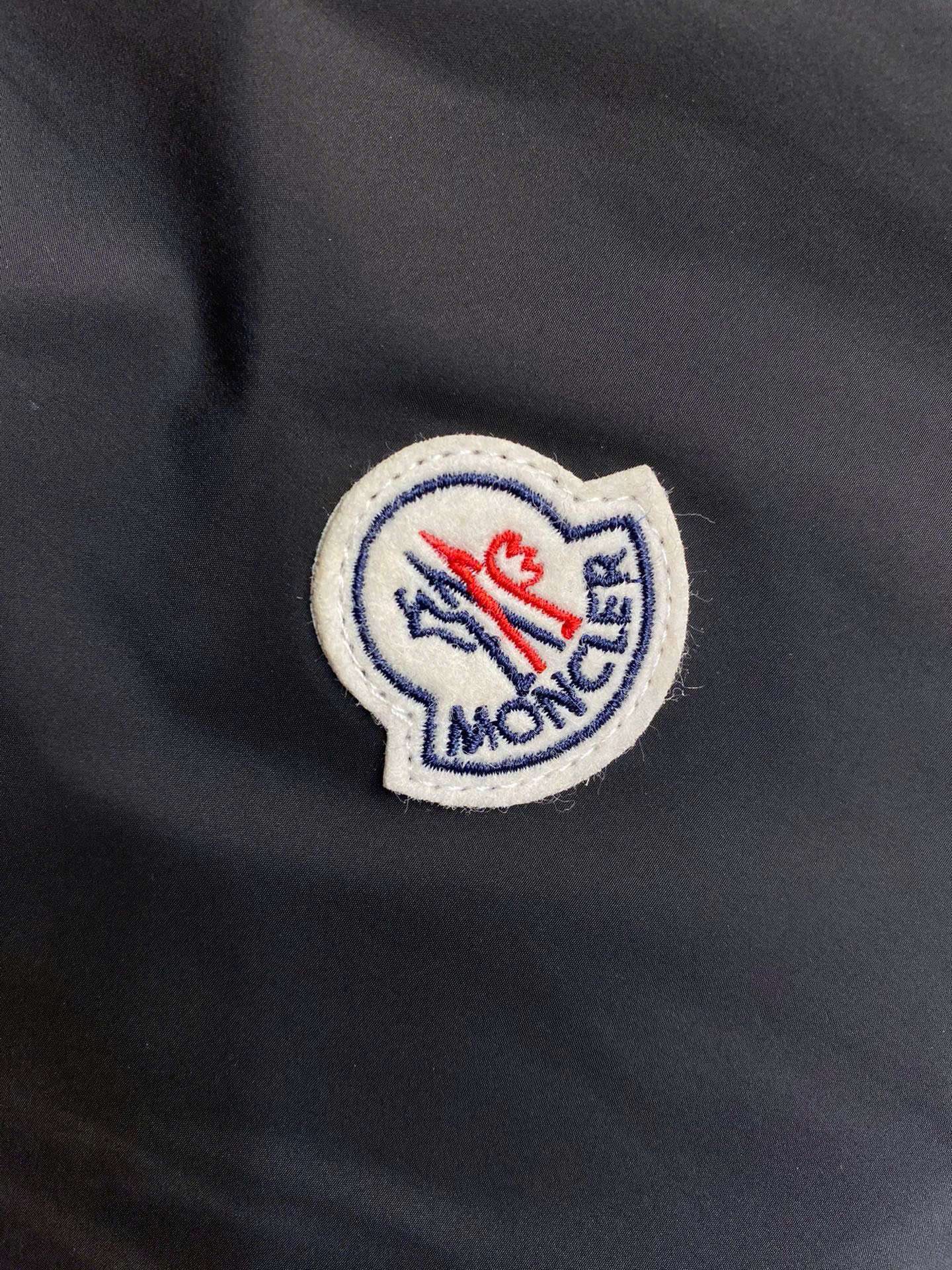 몽클레르 가슴 로고 남성 조끼