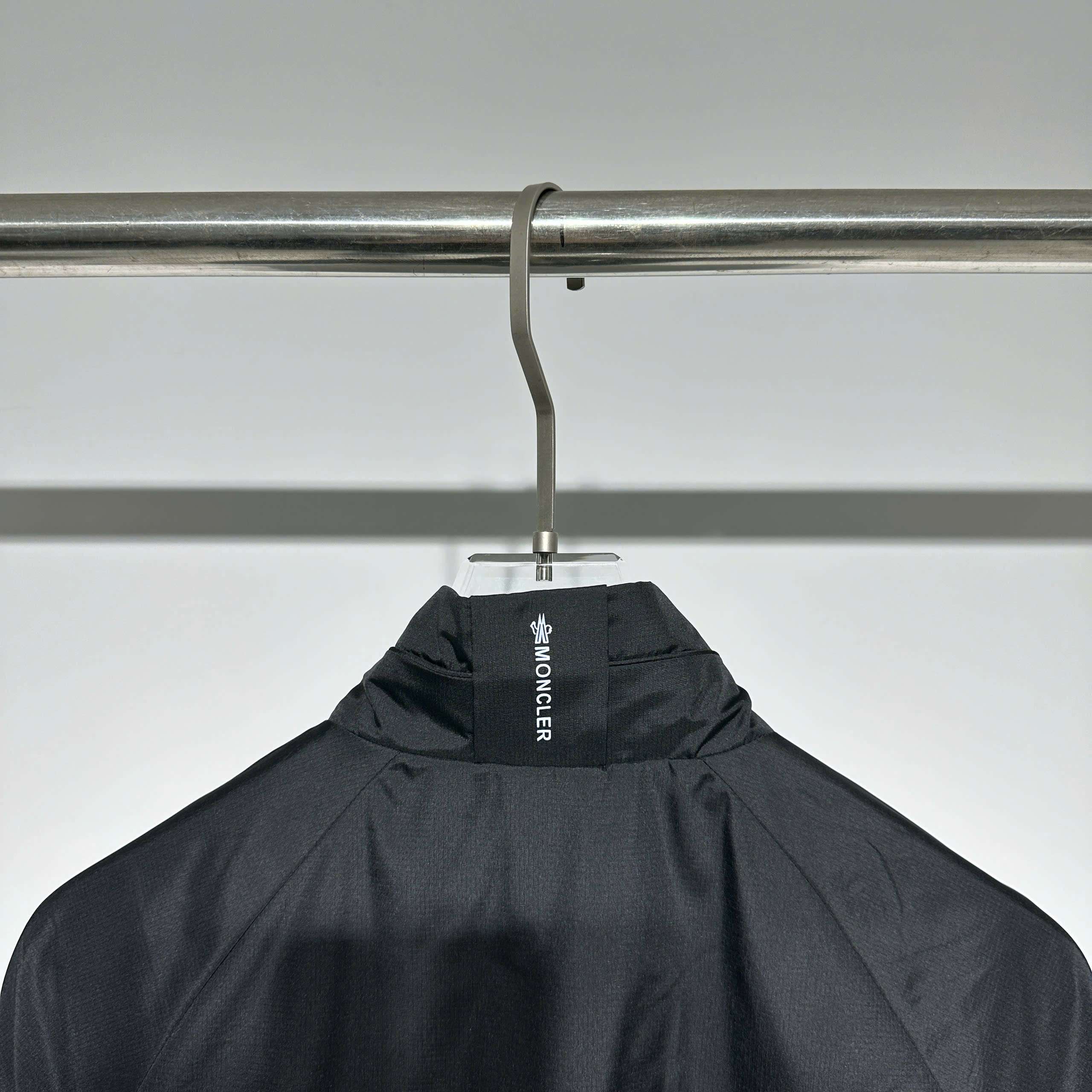 몽클레르 가슴 로고 남성 바람막이