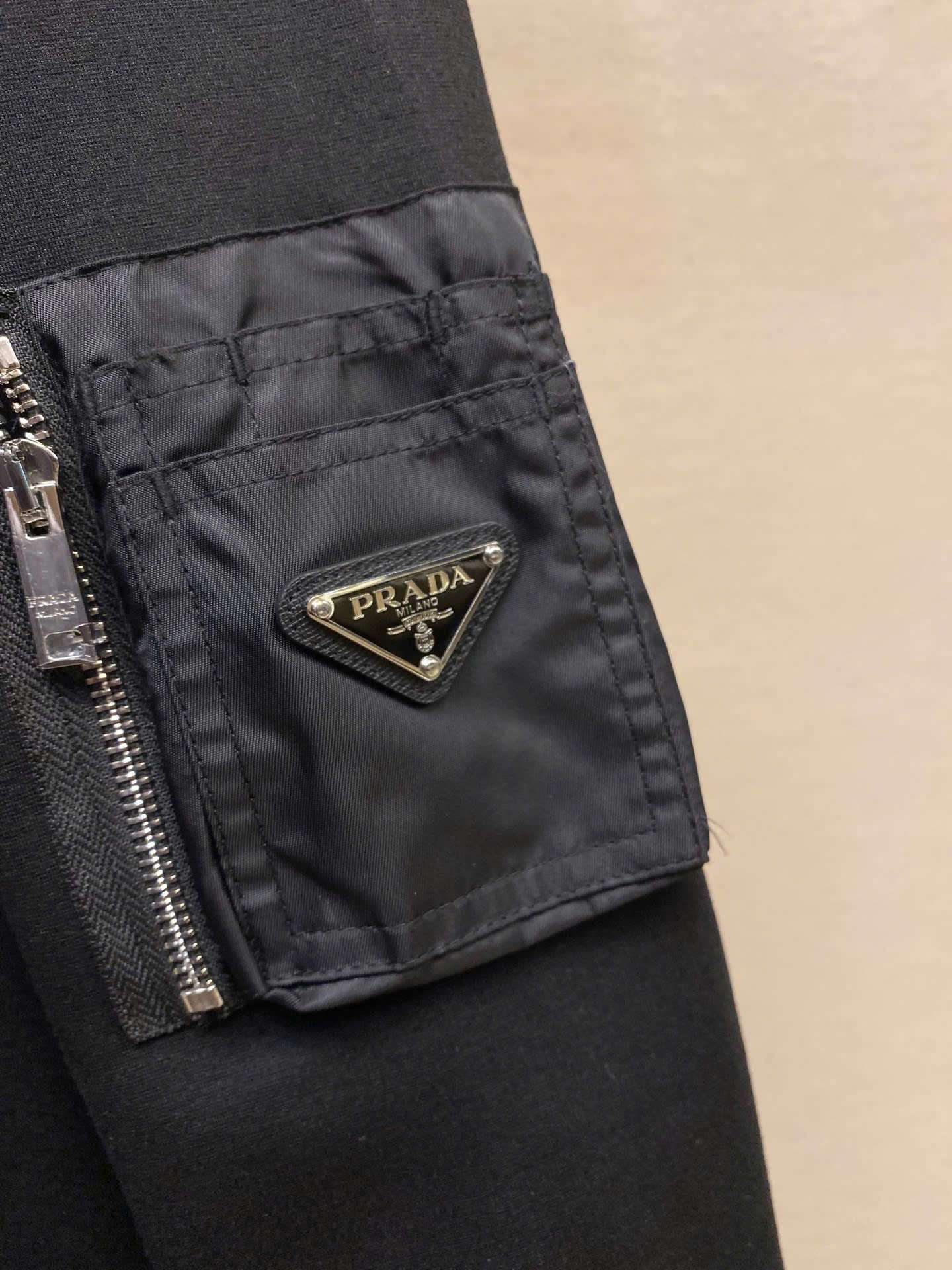 프라다 소매 삼각 로고 남성 후드