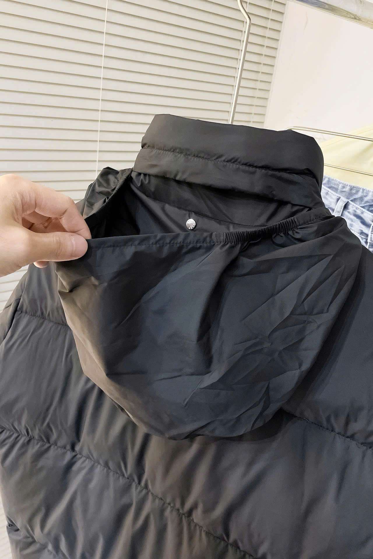 몽클레르 가슴 지퍼 포켓 남여공용 패딩