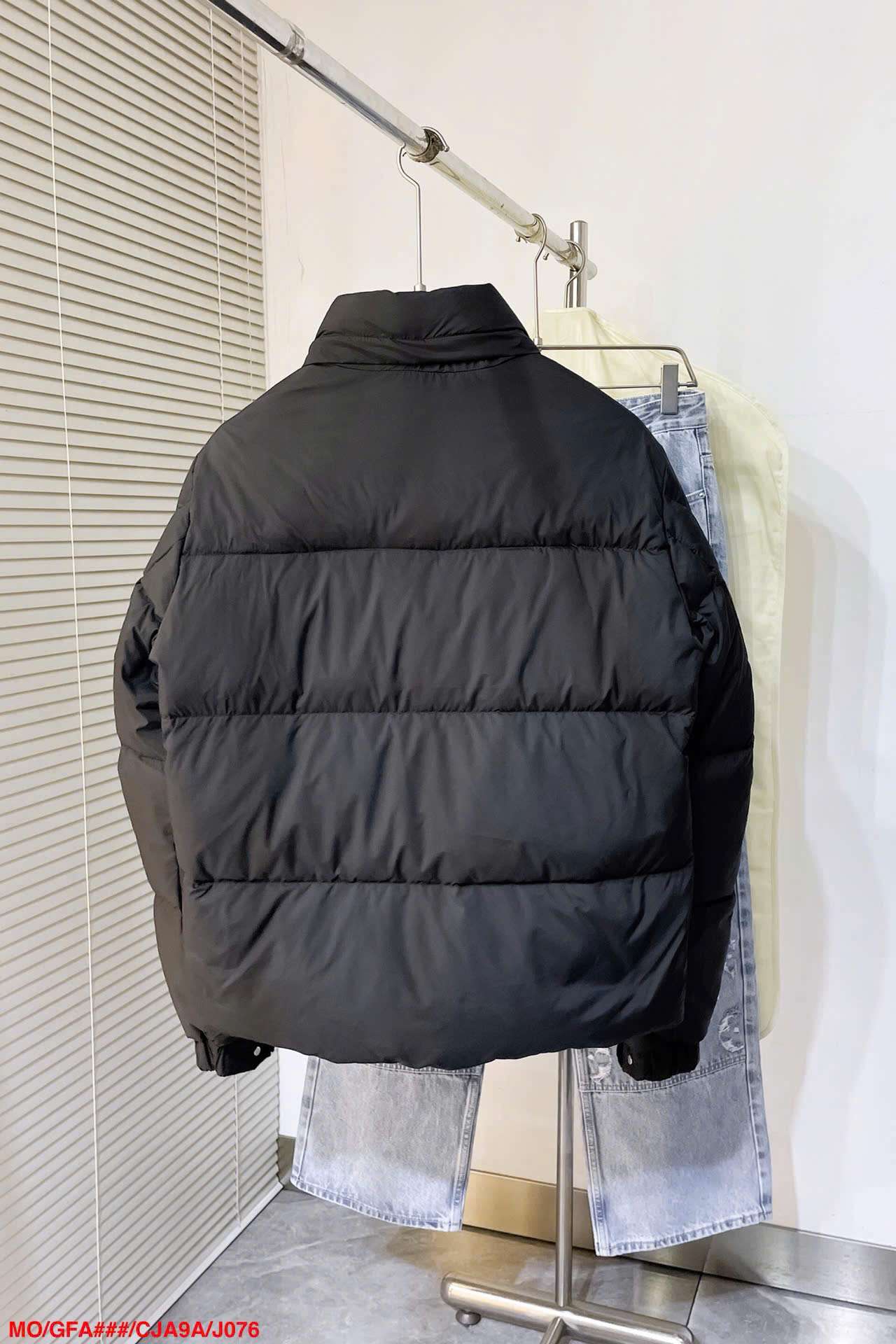 몽클레르 가슴 지퍼 포켓 남여공용 패딩