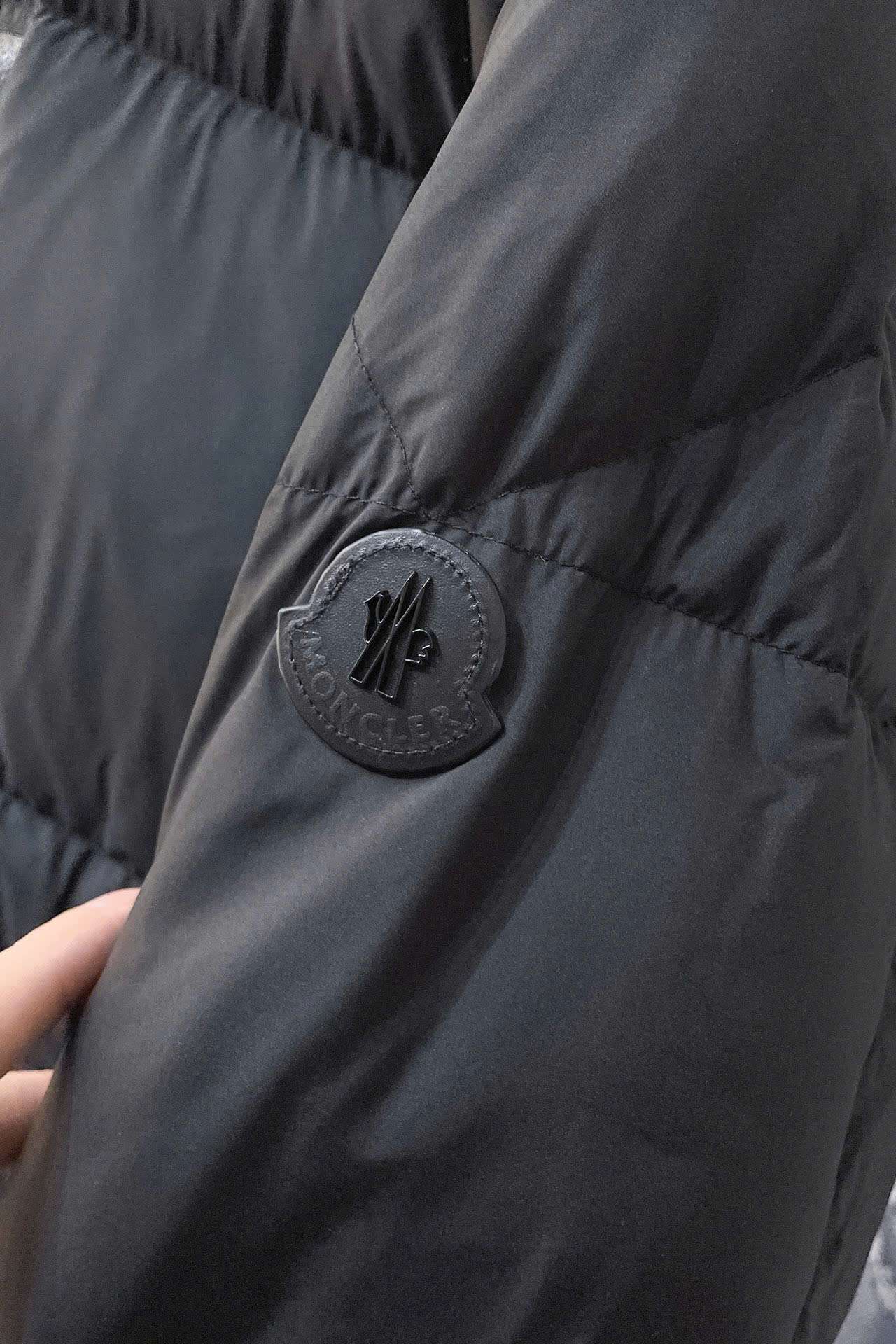 몽클레르 가슴 지퍼 포켓 남여공용 패딩