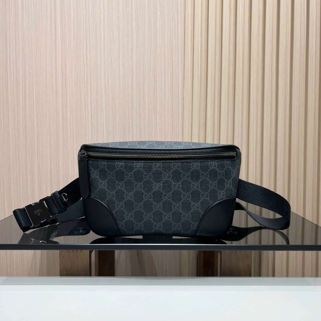 구찌 GG Emblem Small Belt Bag 남성 가방