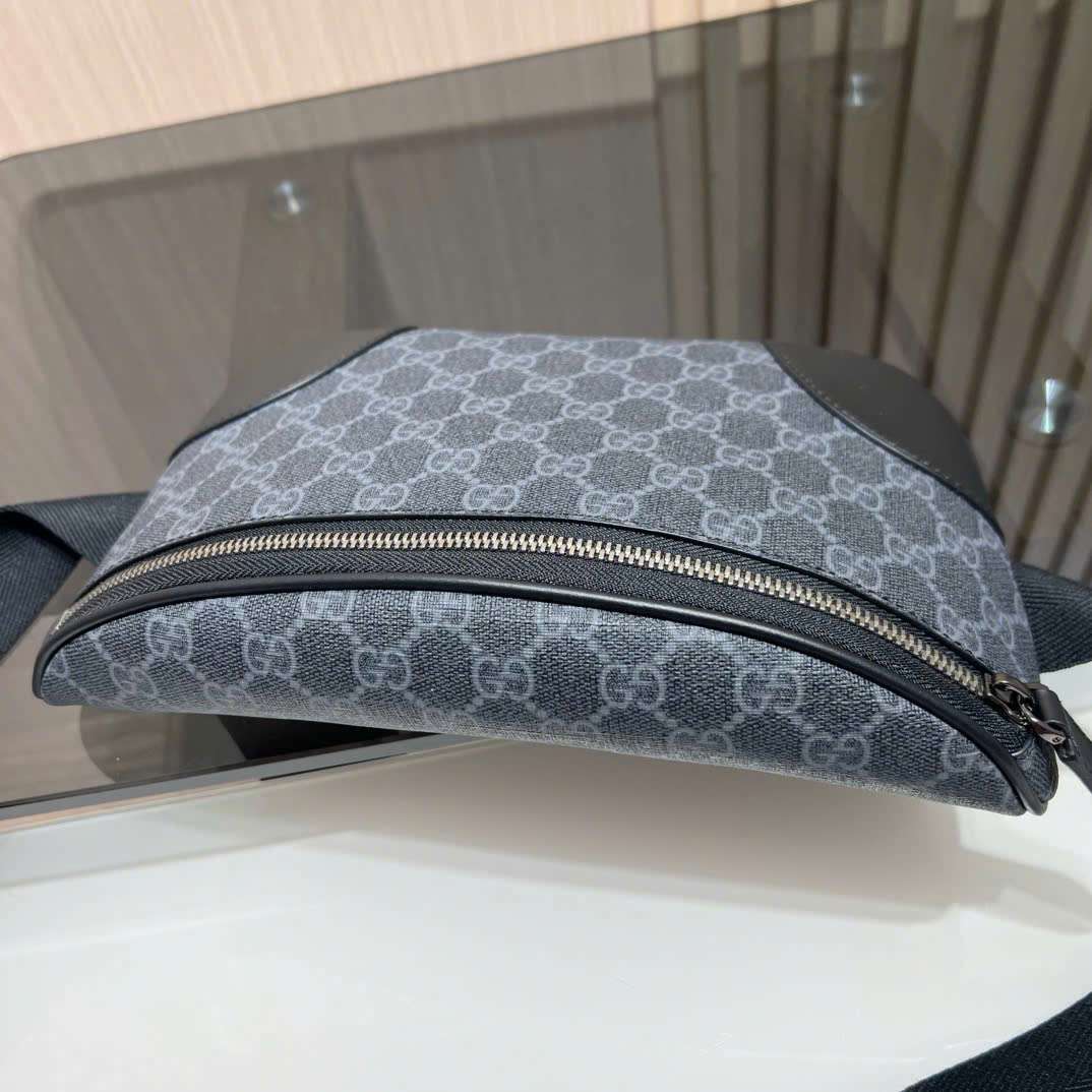 구찌 GG Emblem Small Belt Bag 남성 가방