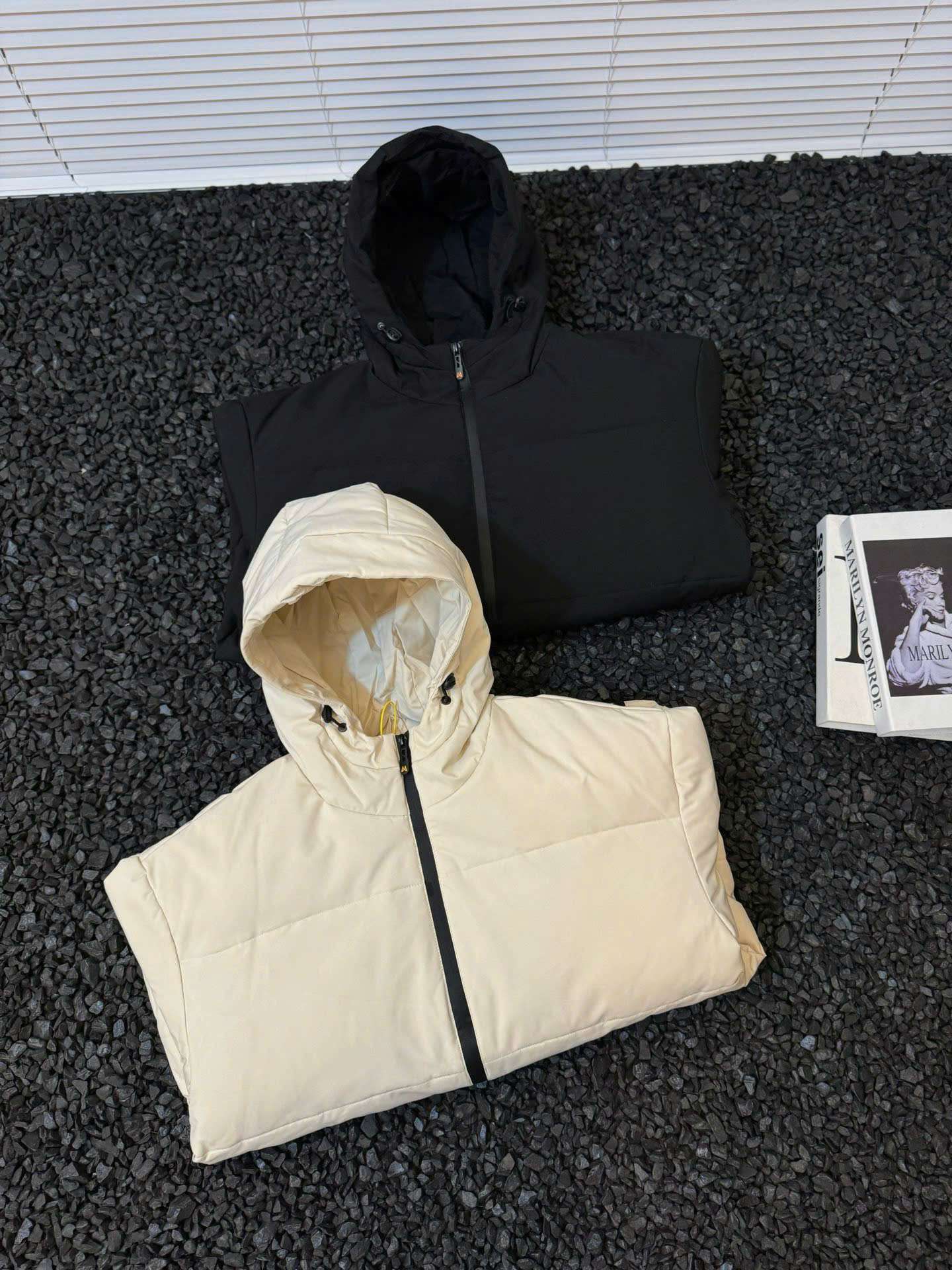 스톤아일랜드 소매 로고 남여공용 패딩