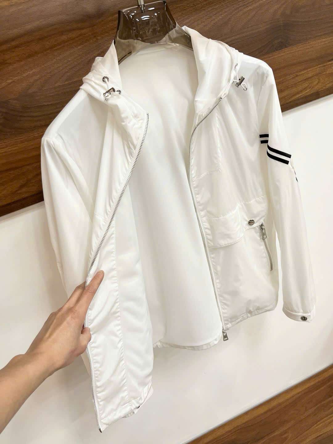 몽클레르 2025SS 소매 로고 남성 바람막이