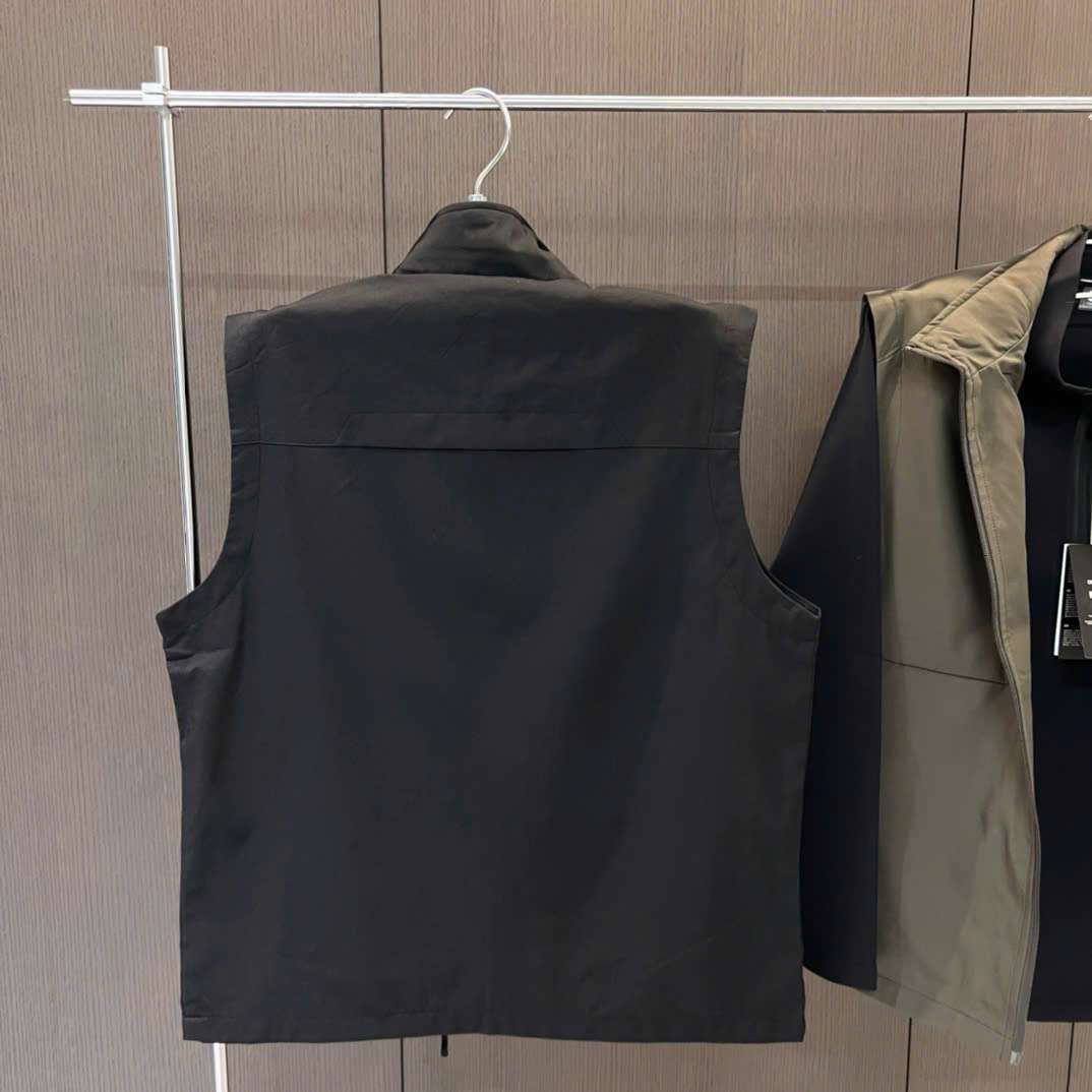 DESCENTE 어깨 로고 남성 골프 조끼