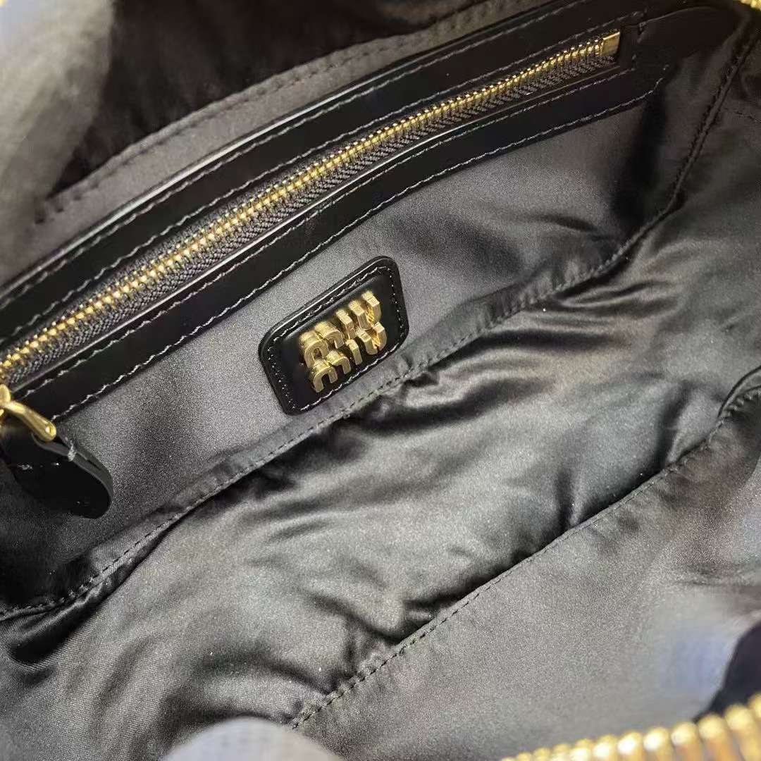 미우미우 Arcadie 블랙 여성 크로스백