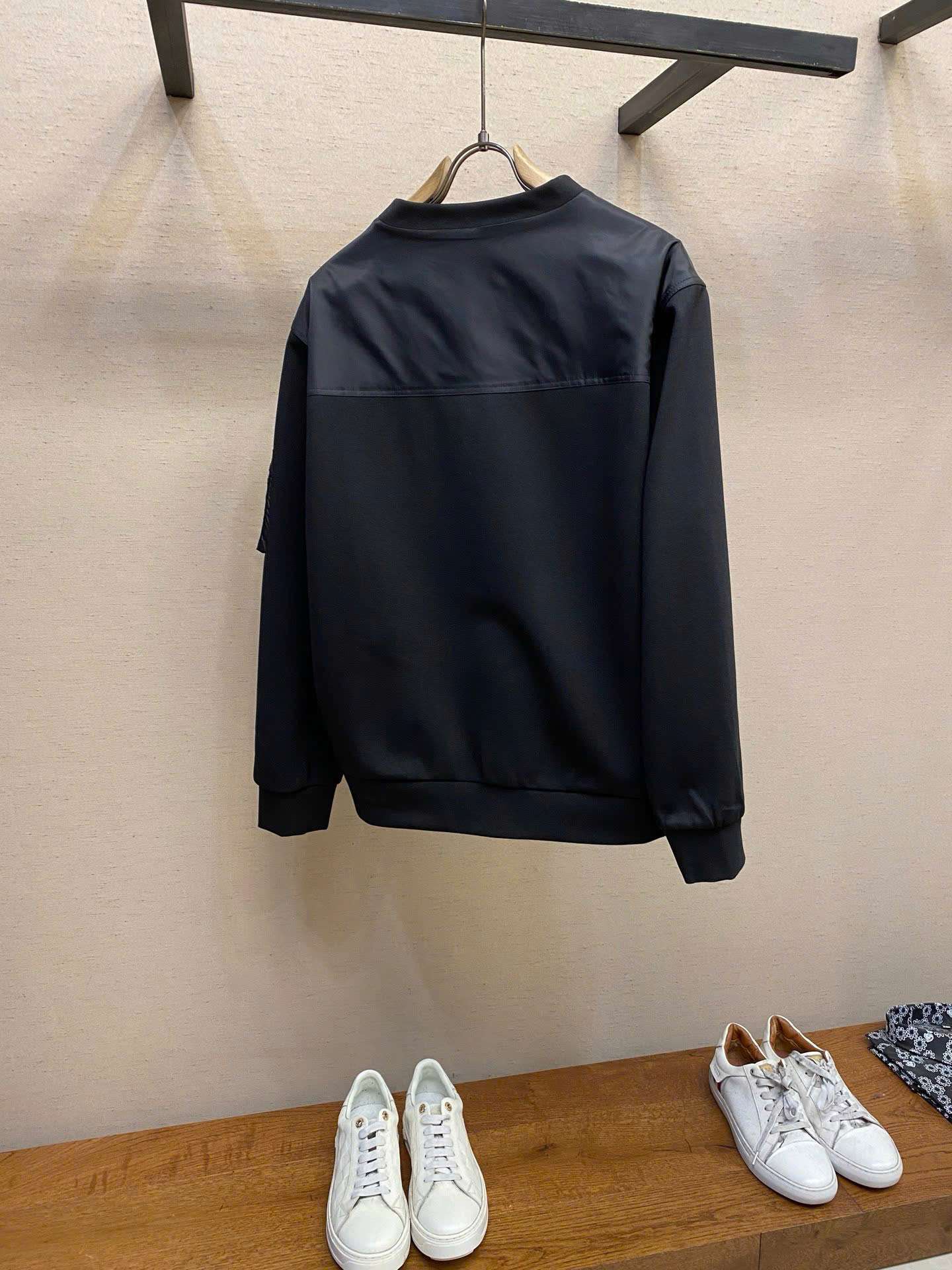 프라다 소매 포켓 삼각 로고 남성 상의