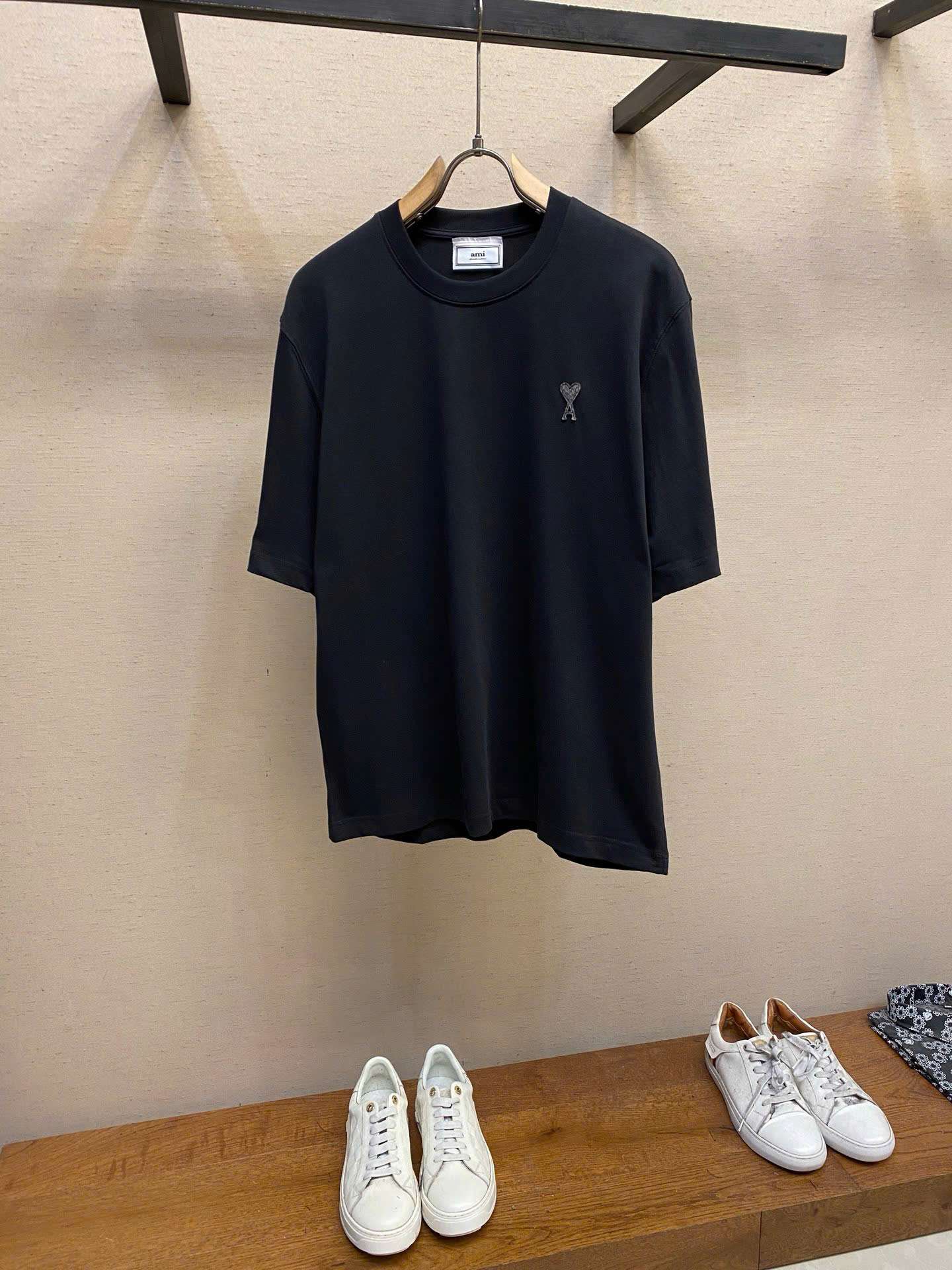 아미 블랙 하트 로고 남여공용 반팔티