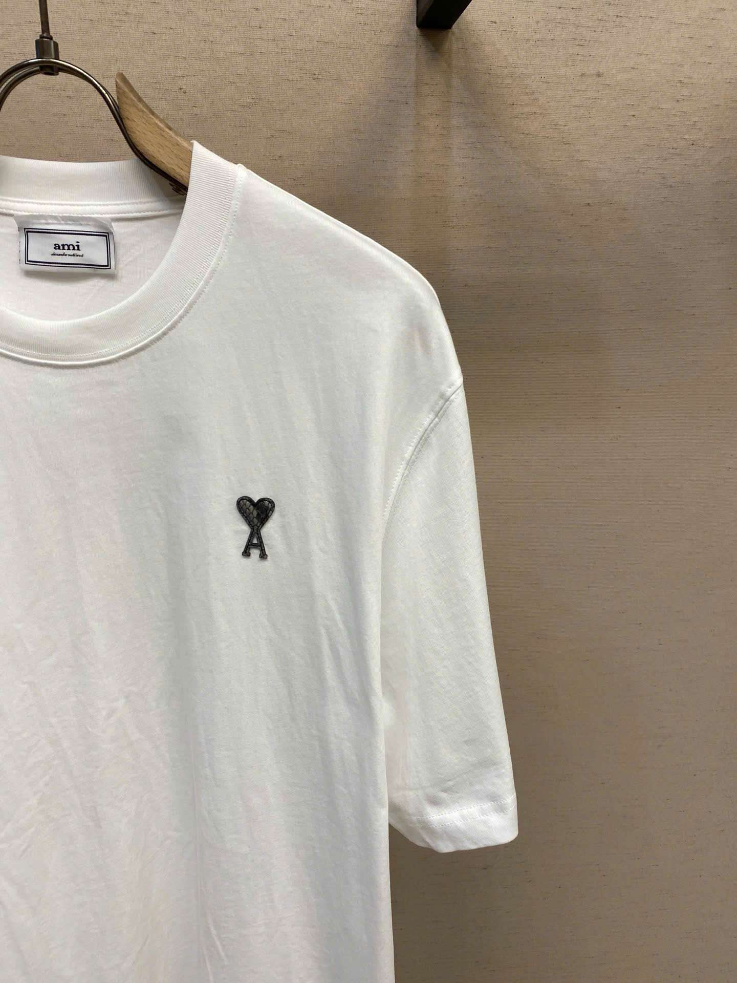 아미 블랙 하트 로고 남여공용 반팔티