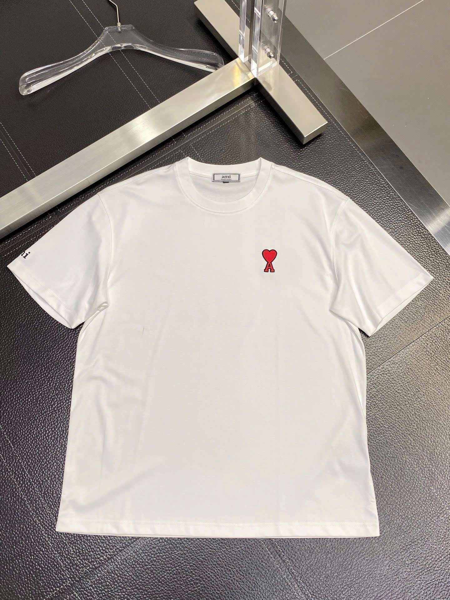 아미 자수 하트 로고 남성 반팔티