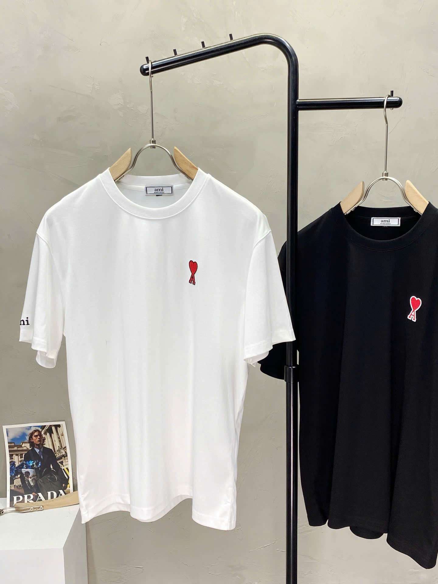 아미 자수 하트 로고 남성 반팔티