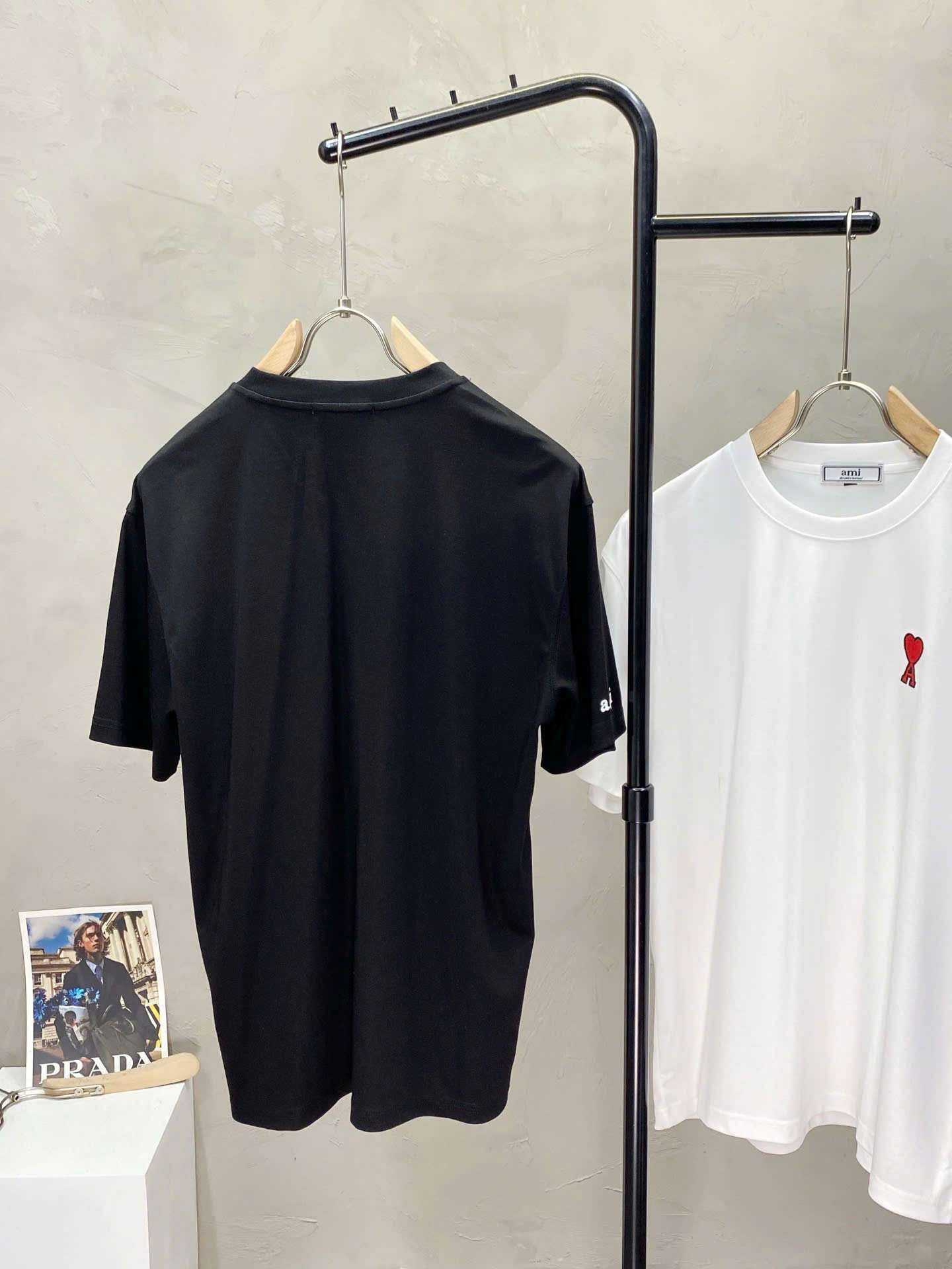 아미 자수 하트 로고 남성 반팔티