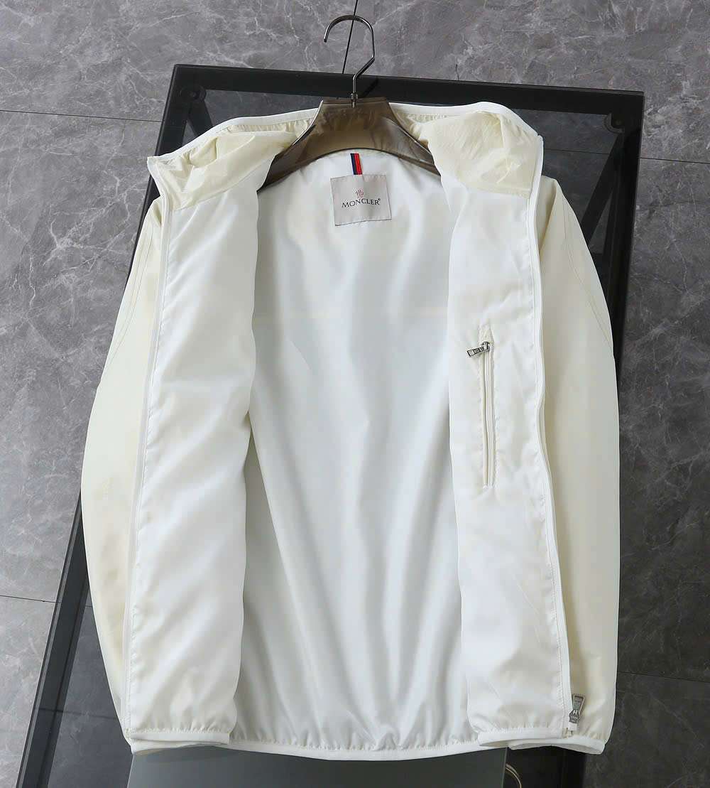 몽클레르 가슴 로고 남성 바람막이