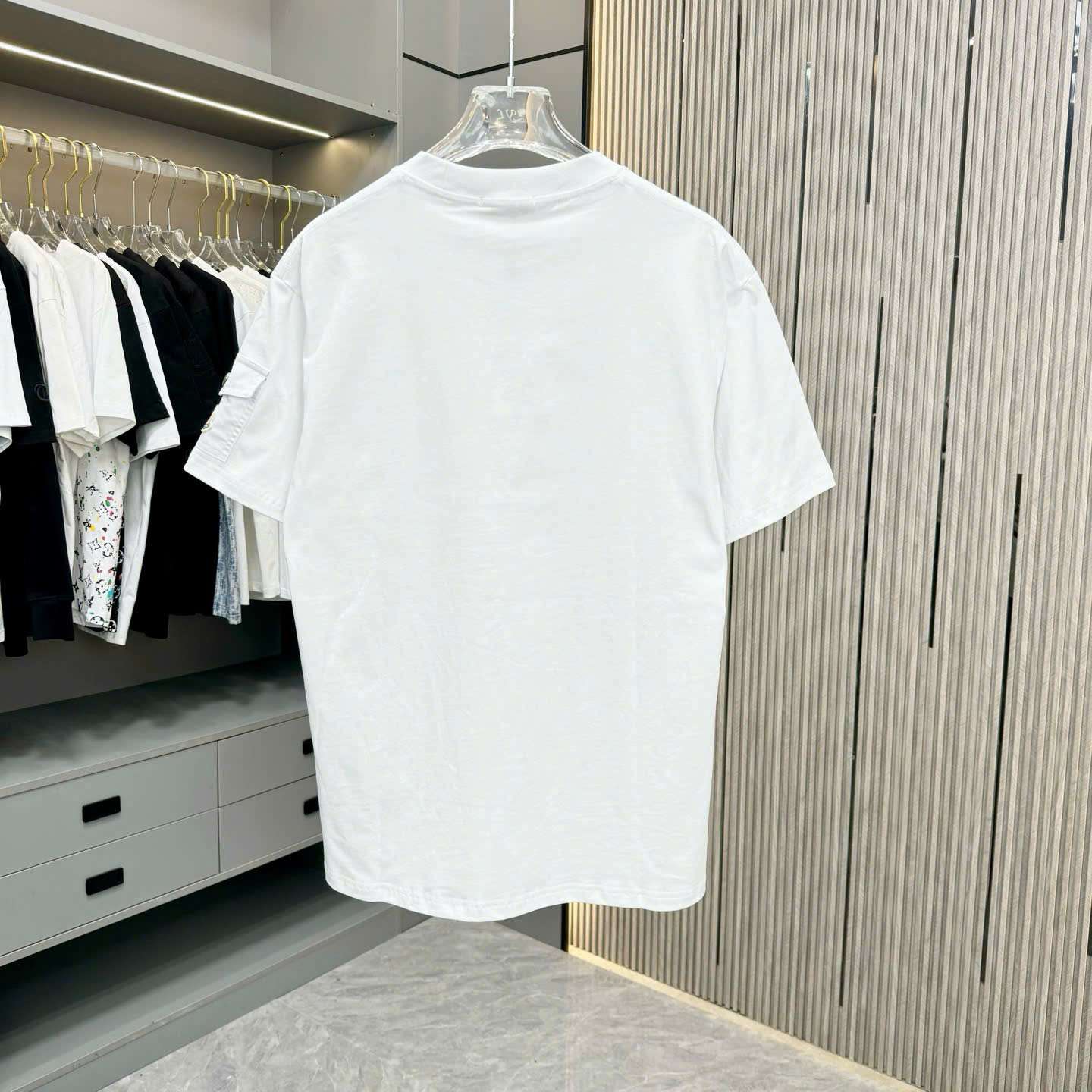 몽클레르 자수 로고 남성 반팔티 (2컬러)