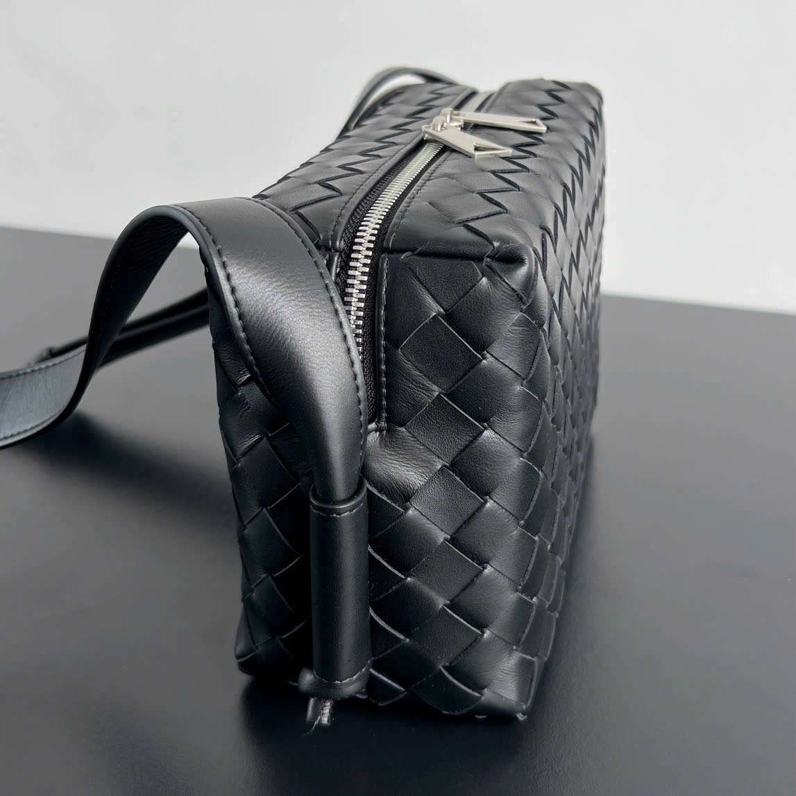 보테가 BV LOOP 남여공용 가방