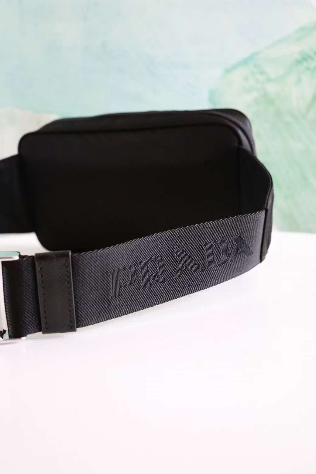 프라다 삼각로고 나일론 남성 벨트백