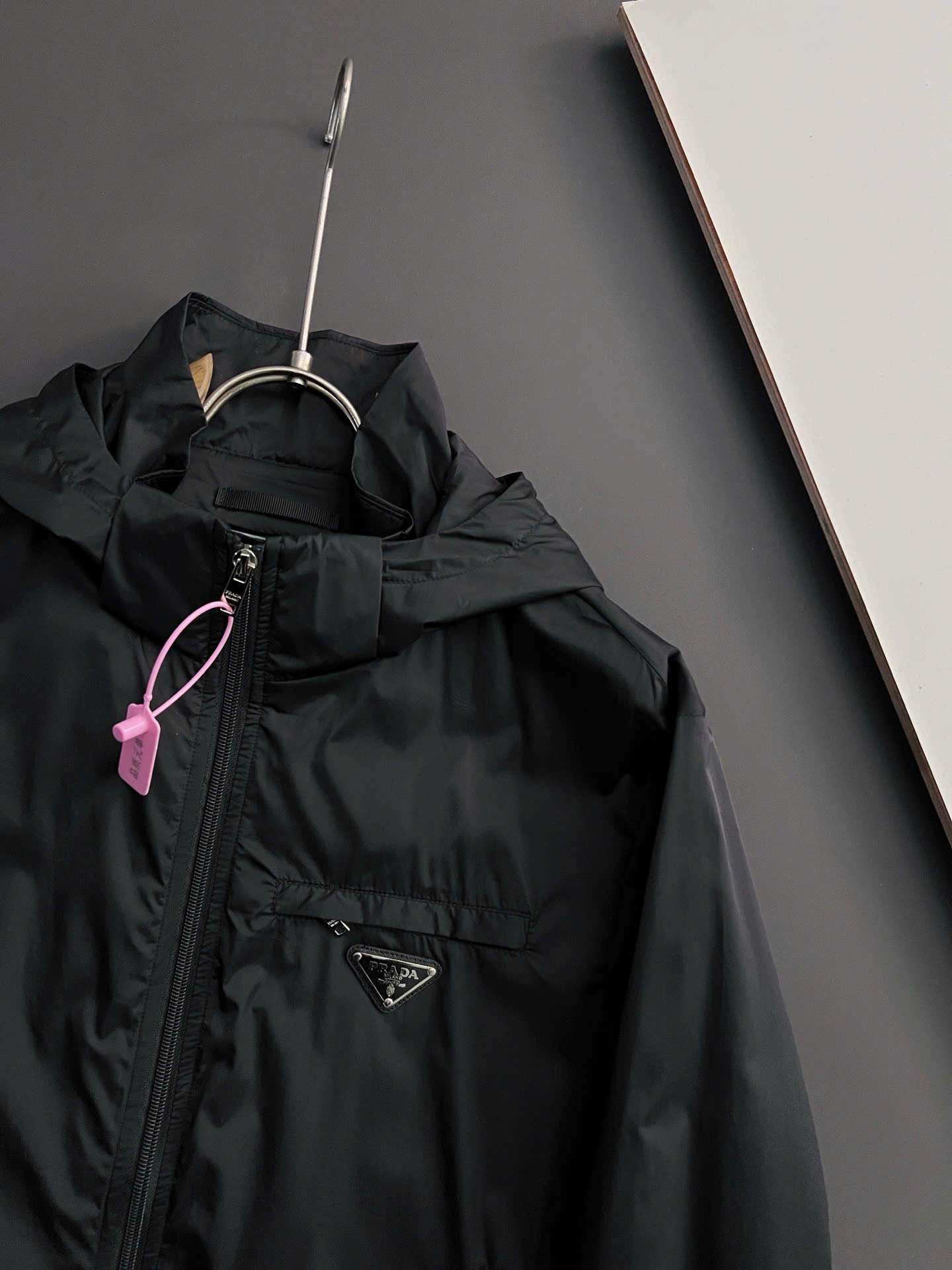 프라다 삼각 로고 남여공용 바람막이