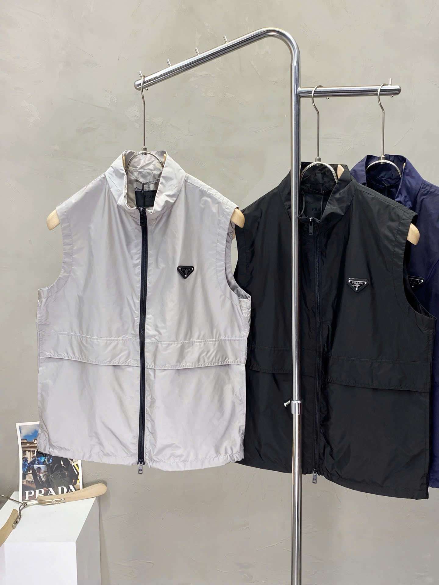 프라다 삼각 로고 남성 조끼 (3컬러)