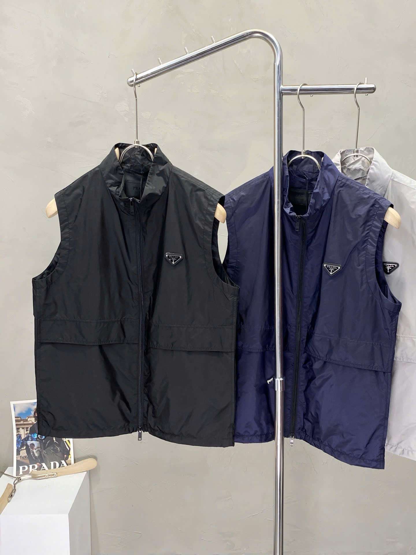 프라다 삼각 로고 남성 조끼 (3컬러)