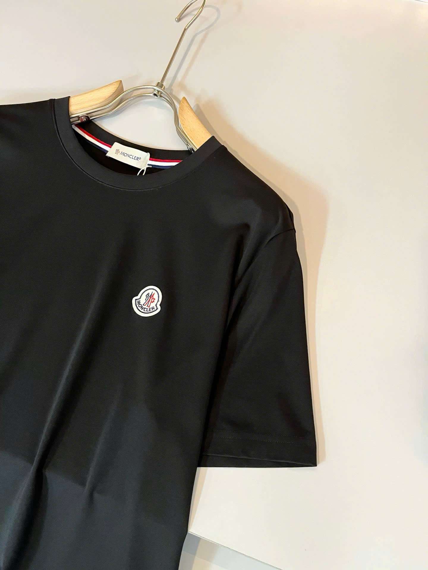 몽클레르 가슴 베이직 로고 남여공용 반팔티 (2컬러)