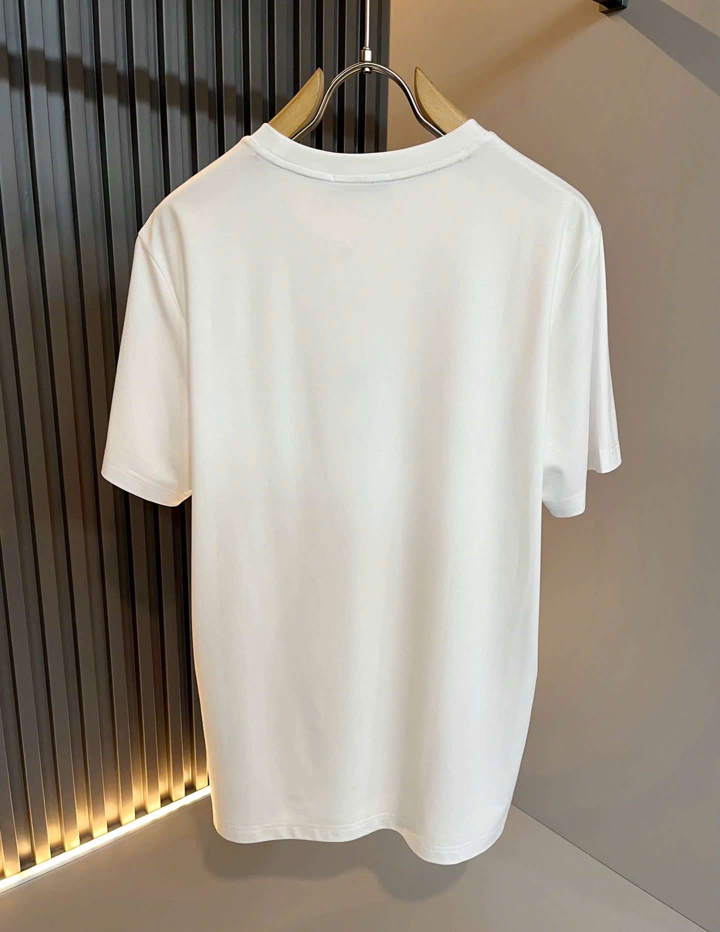 몽클레르 가슴 베이직 로고 남여공용 반팔티 (2컬러)