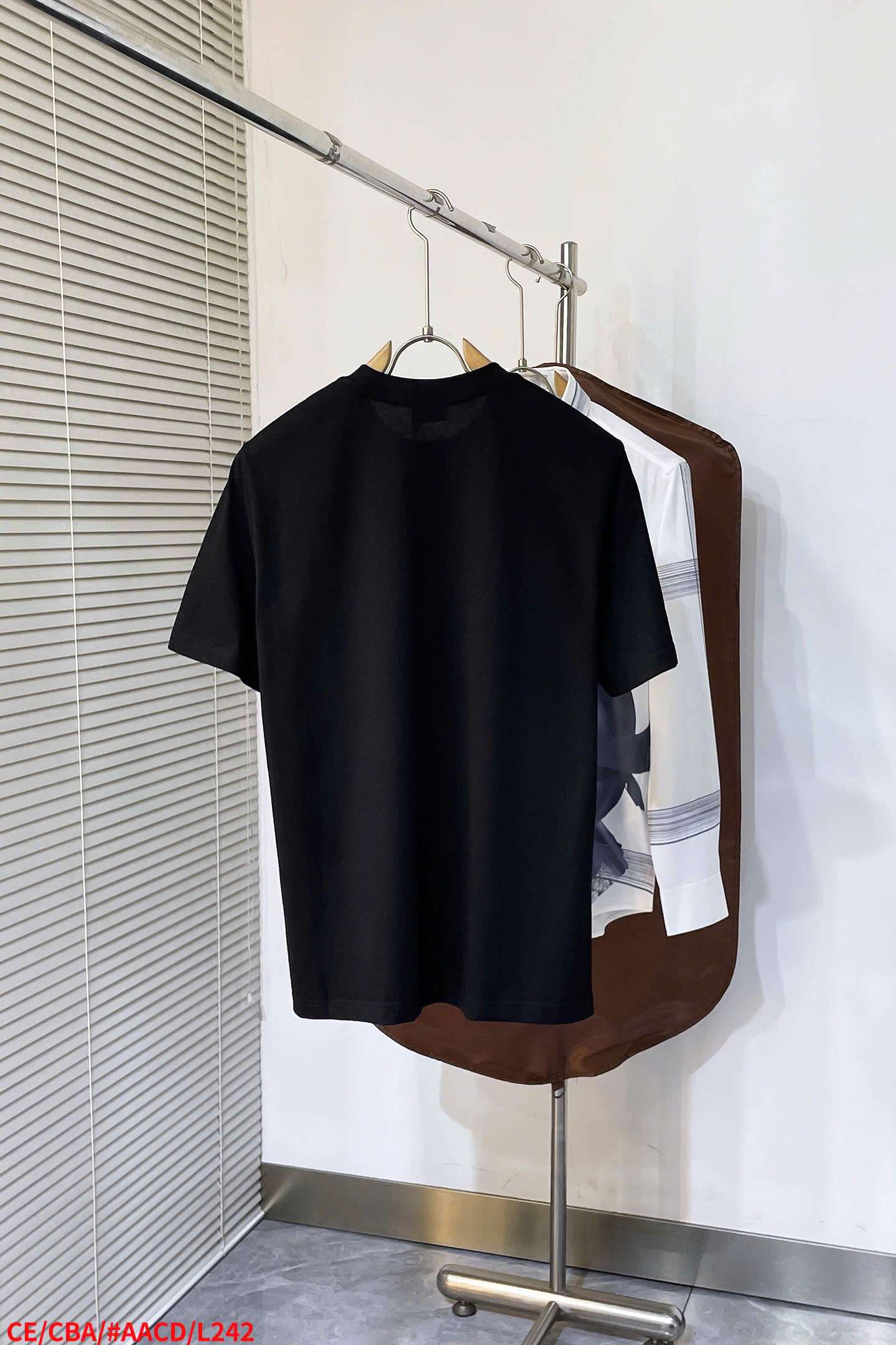 셀린느 자수 로고 남여공용 반팔티