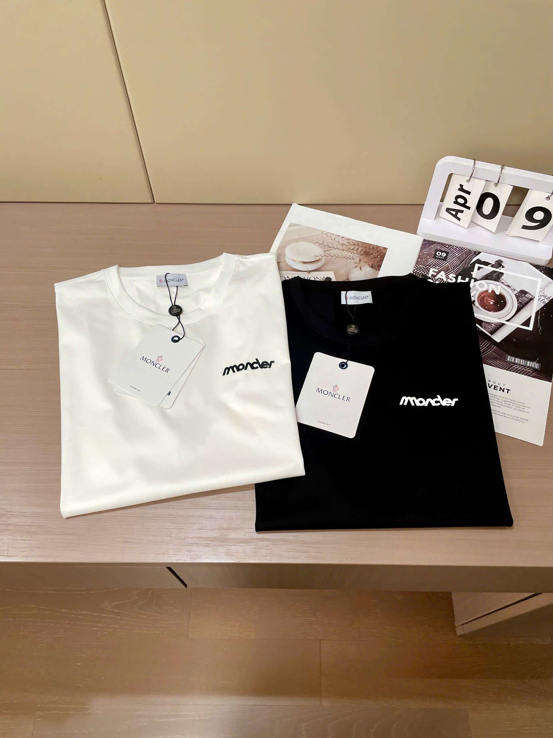 몽클레르 베이직 로고 남성 반팔티 (2컬러)