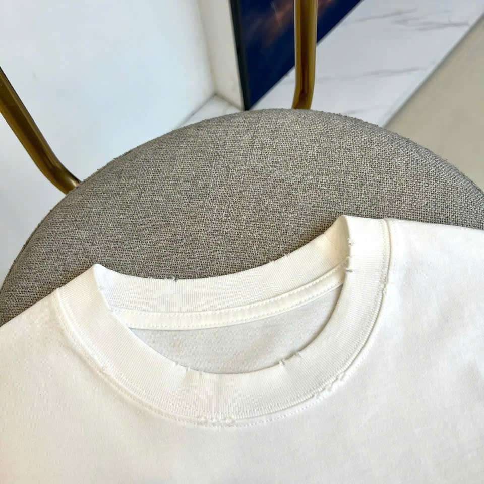 Maison Margiela 뒤에 자수 로고 남성 상의 (2컬러)