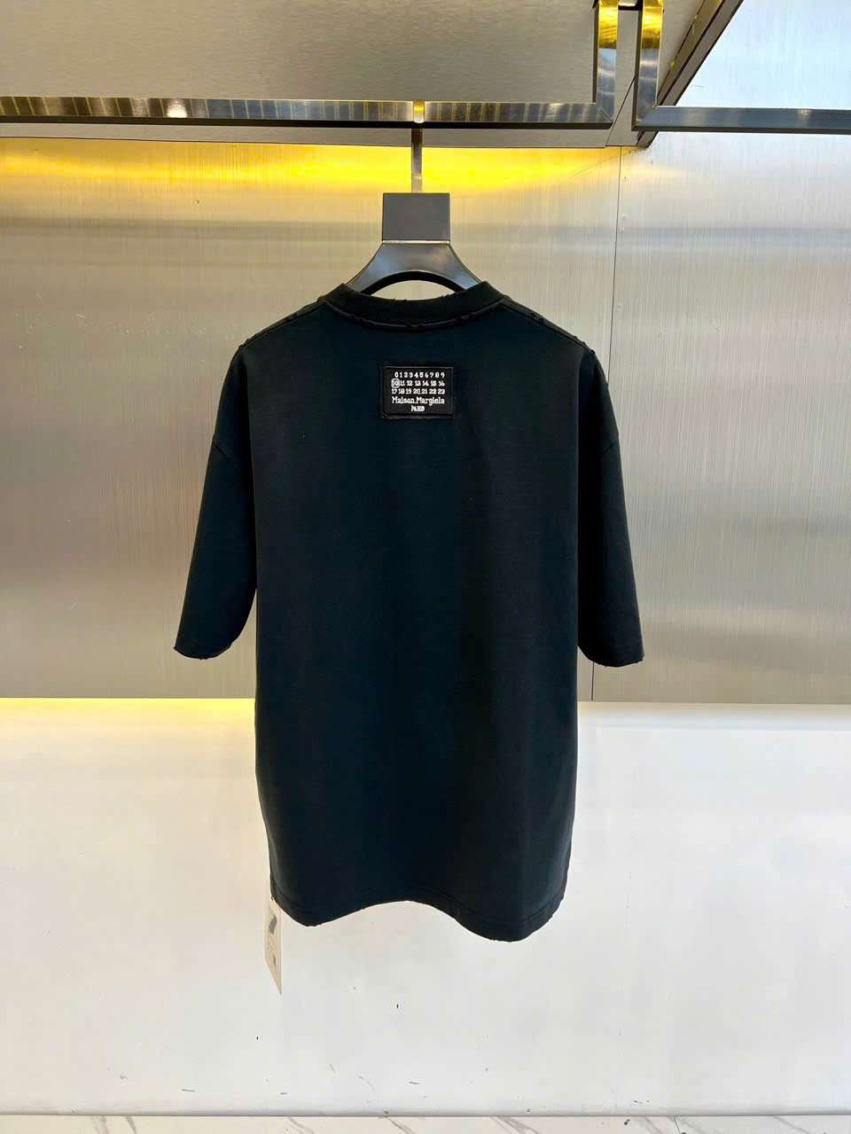 Maison Margiela 뒤에 자수 로고 남성 상의 (2컬러)