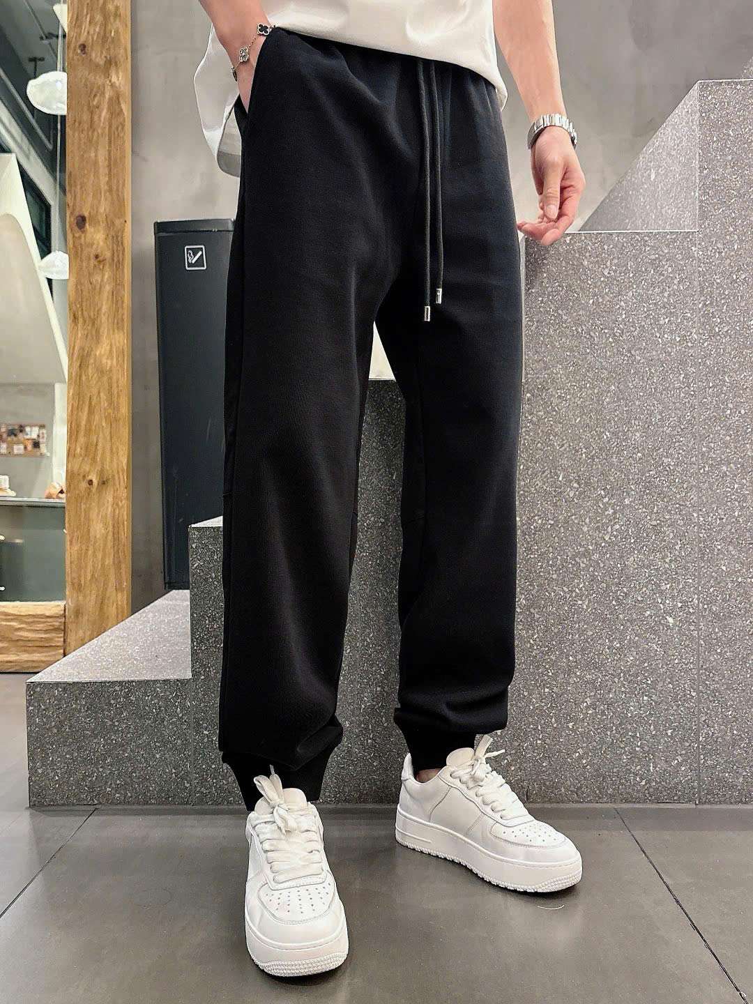 프라다 앞뒤 로고 남성 블랙 긴바지