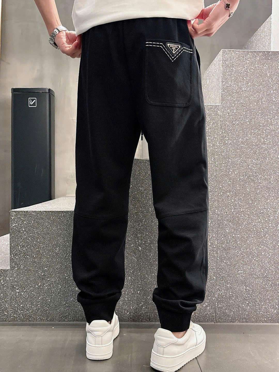 프라다 앞뒤 로고 남성 블랙 긴바지