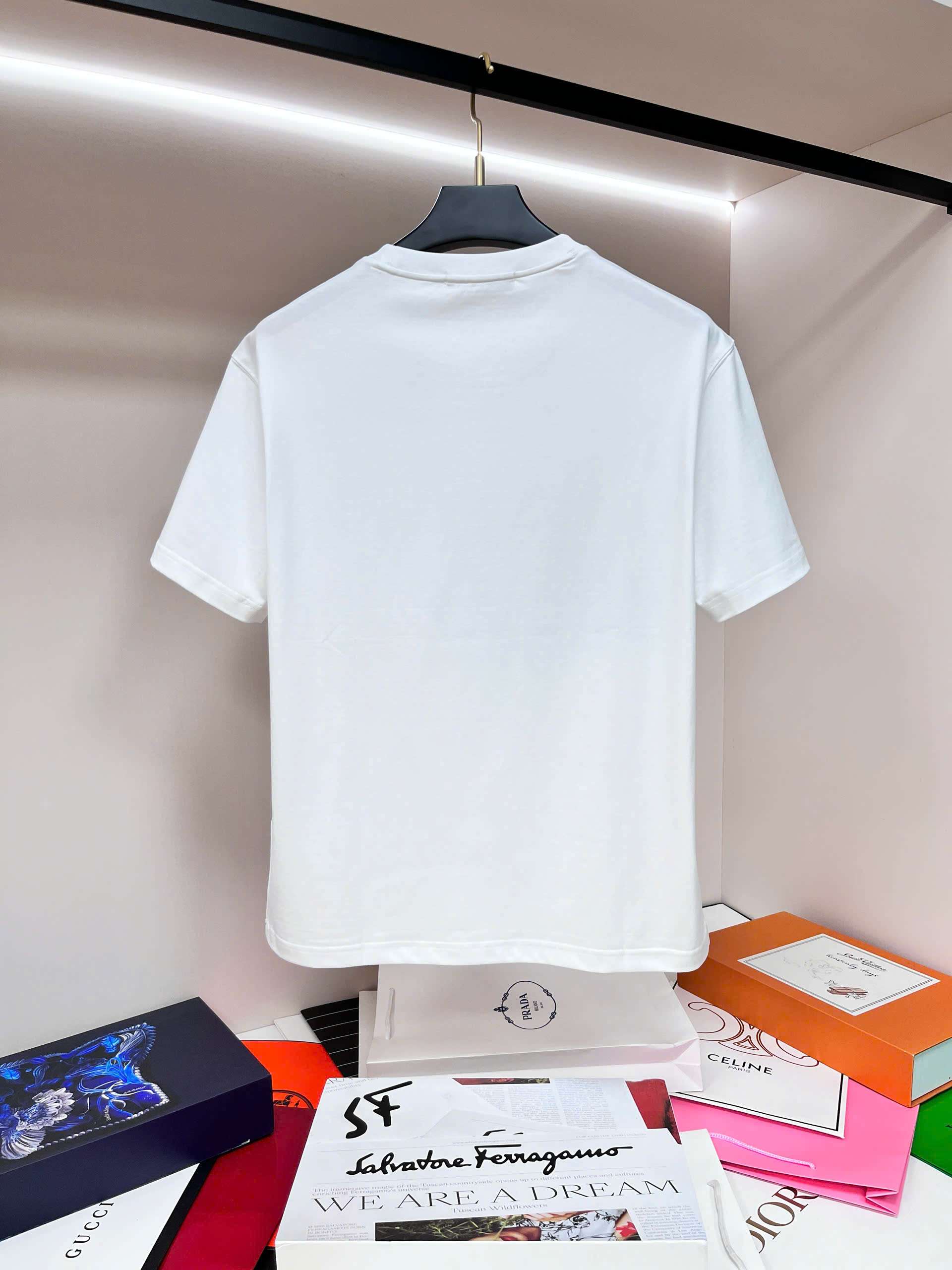 몽클레르 가슴 로고 남성 반팔티