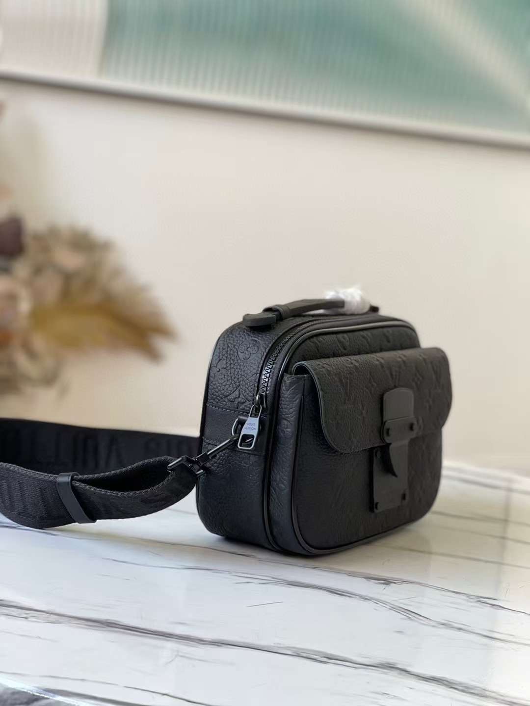 루이비통 Taurillon 남성 가방