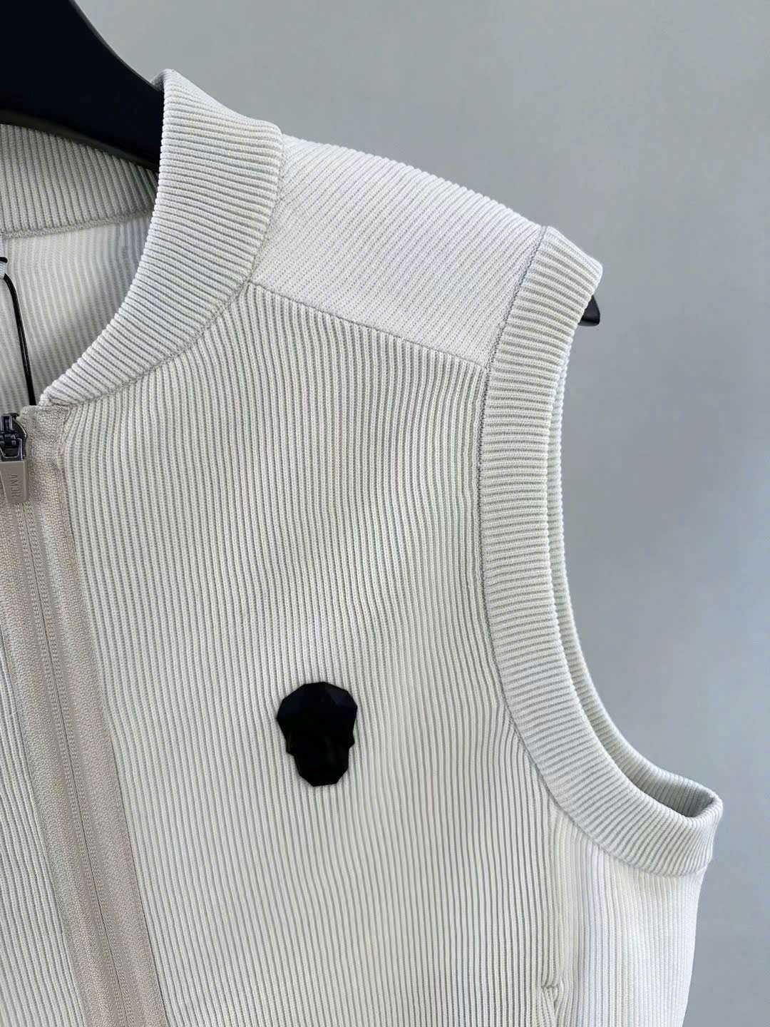 어메이징크리 시그니처 로고 남성 골프 조끼 (2컬러)