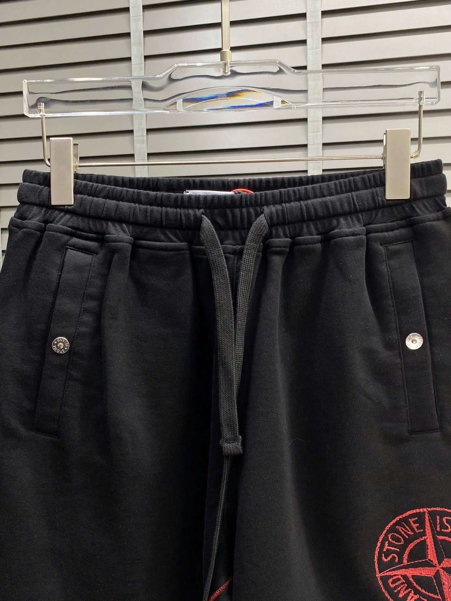 스톤아일랜드 자수 로고 남성 반바지