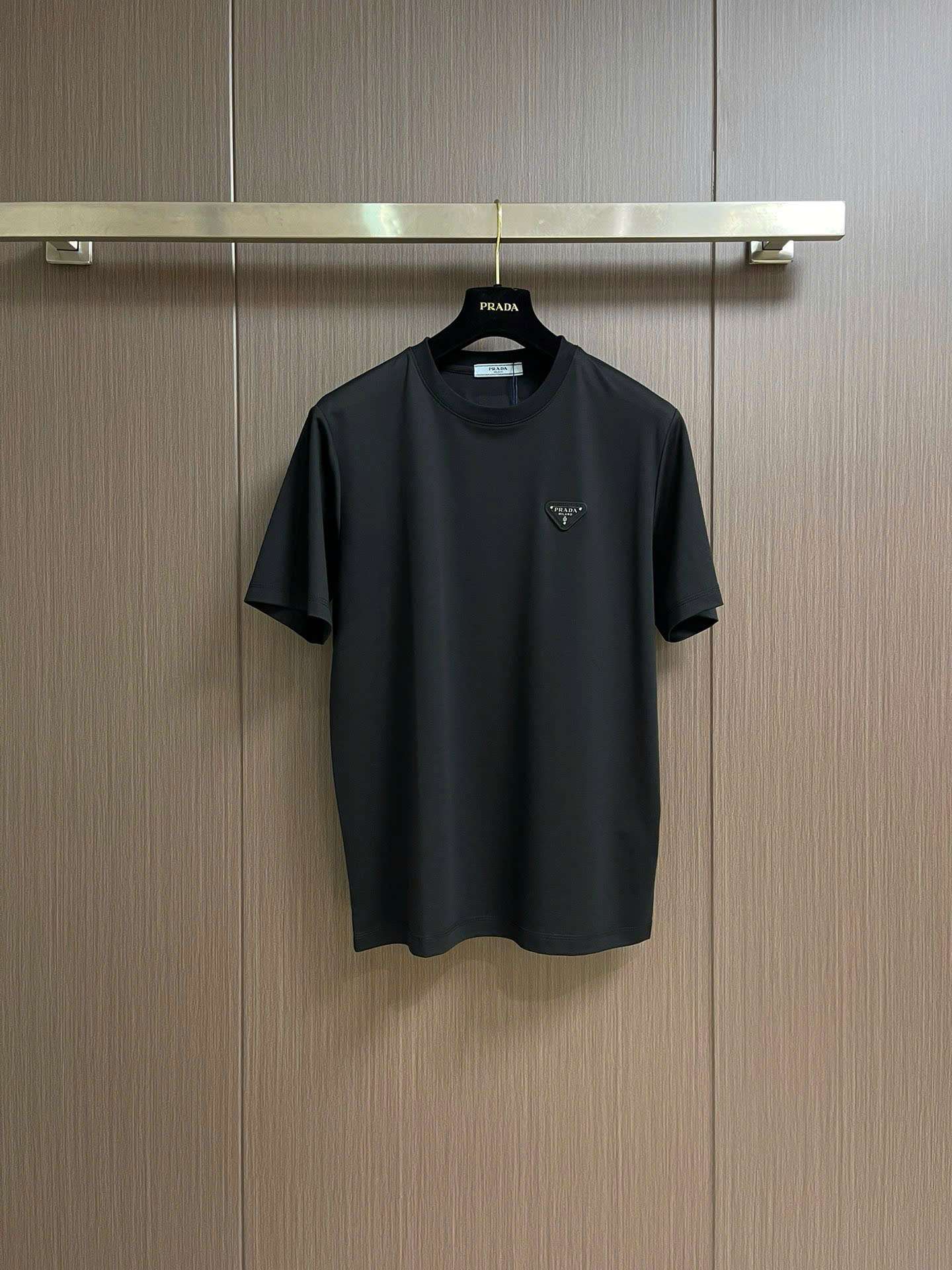 프라다 앞뒤 로고 남여공용 반팔티