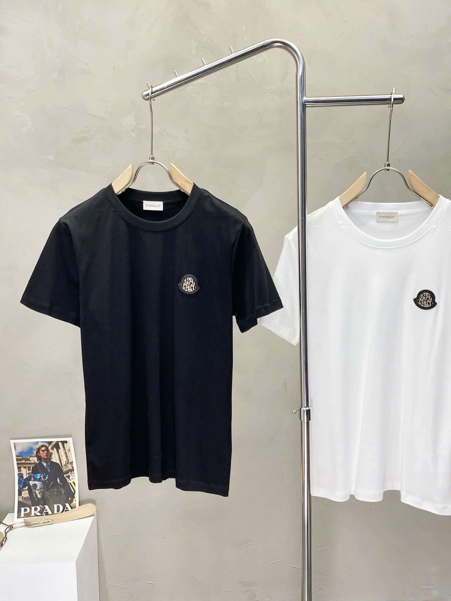 몽클레르 가슴 로고 남성 반팔티