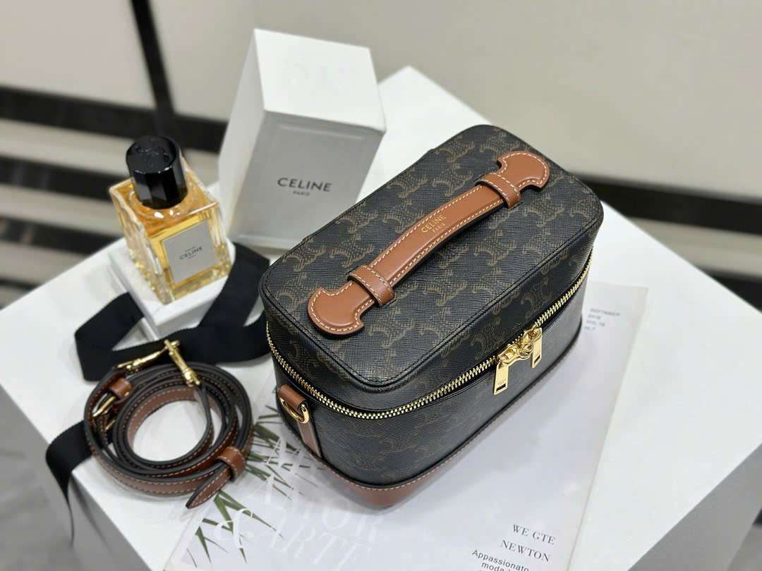 셀린느 베니티 트리오페 캔버스 앤 카프스킨 여성 가방