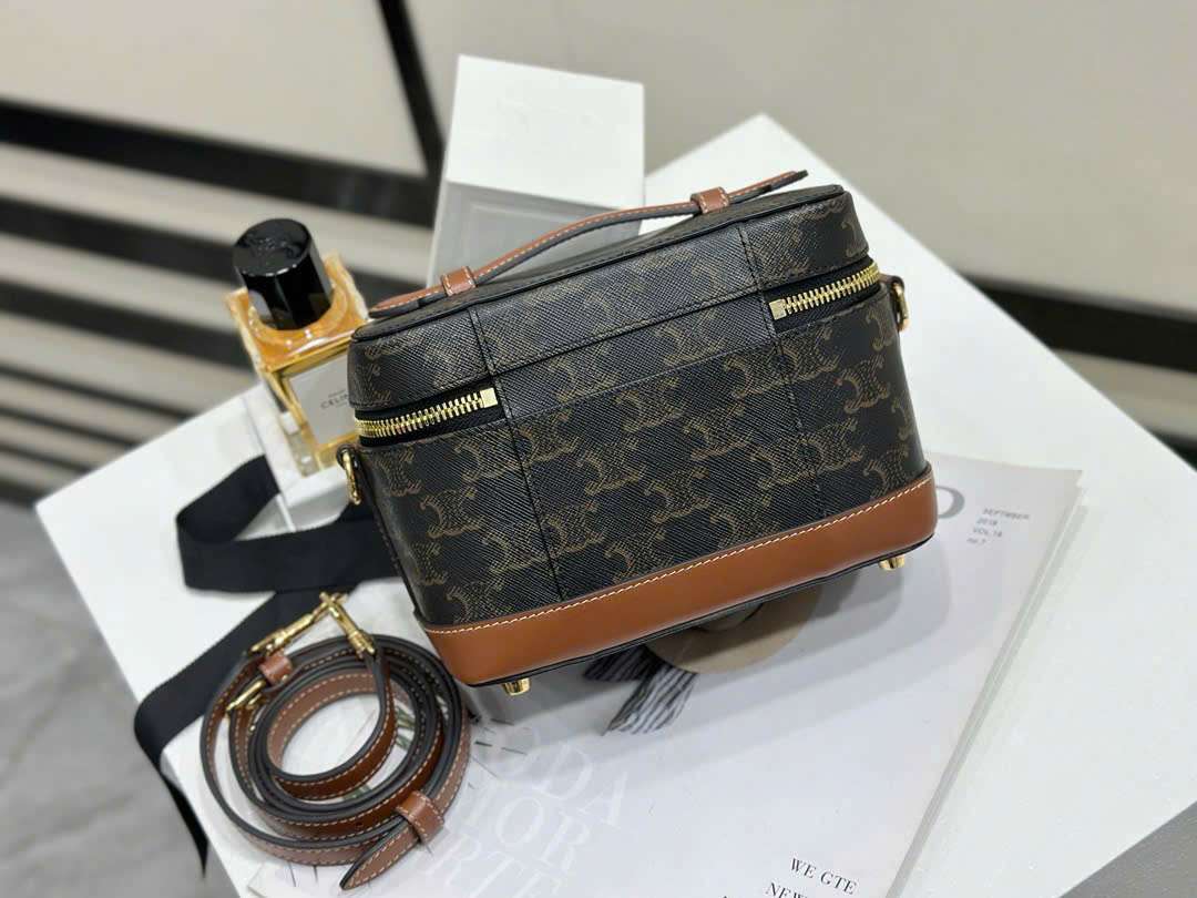 셀린느 베니티 트리오페 캔버스 앤 카프스킨 여성 가방