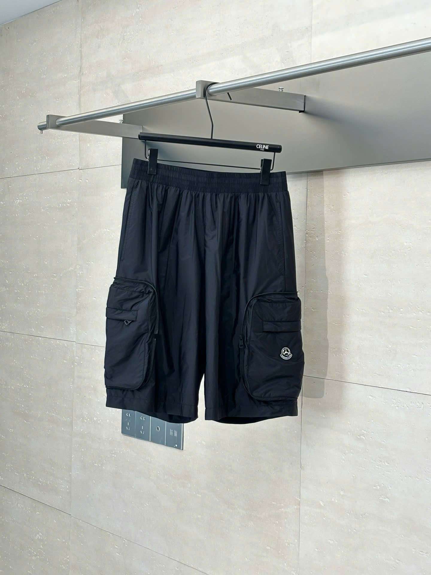 몽클레르 자수 로고 남성 반바지