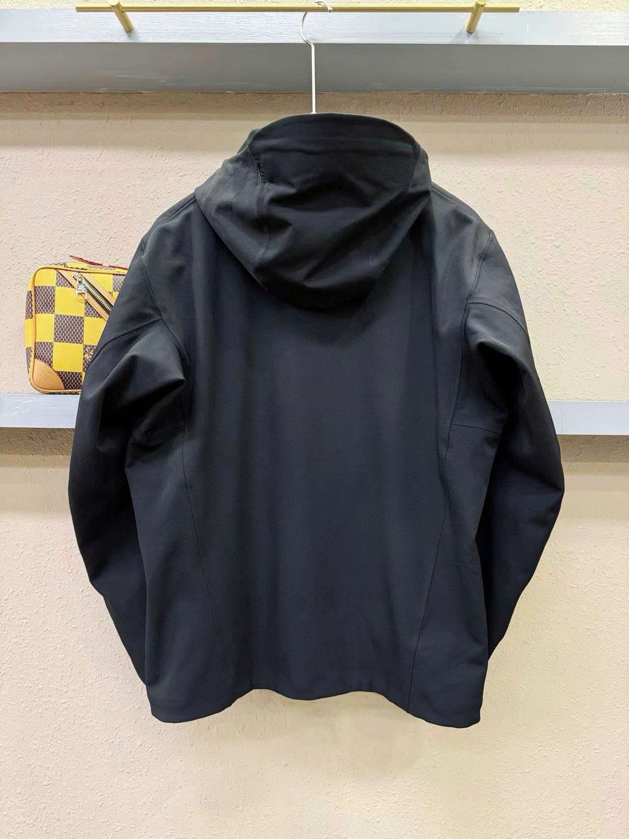 아크테릭스 가슴 로고 남성 자켓