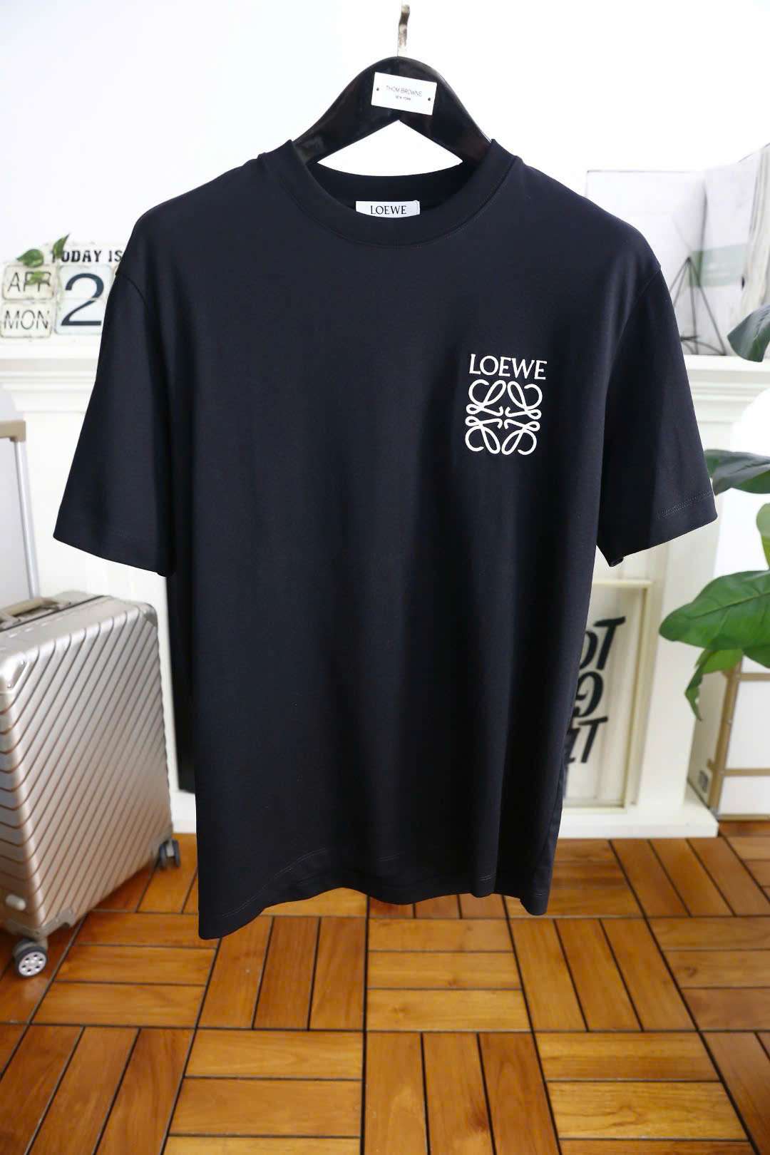 LOEWE 앞뒤 자수 로고 남성 반팔티