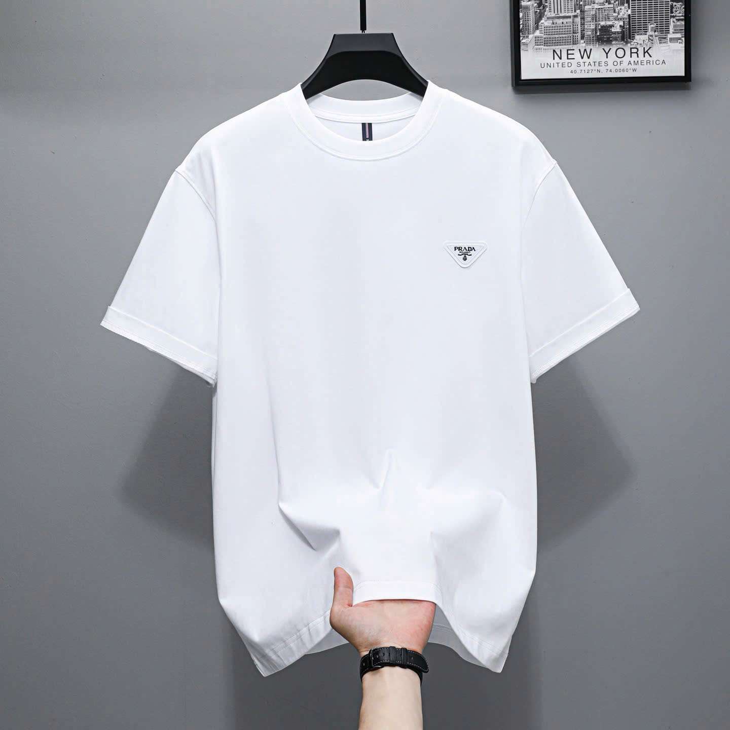 프라다 가슴 삼각 로고 남성 반팔티 (3컬러)