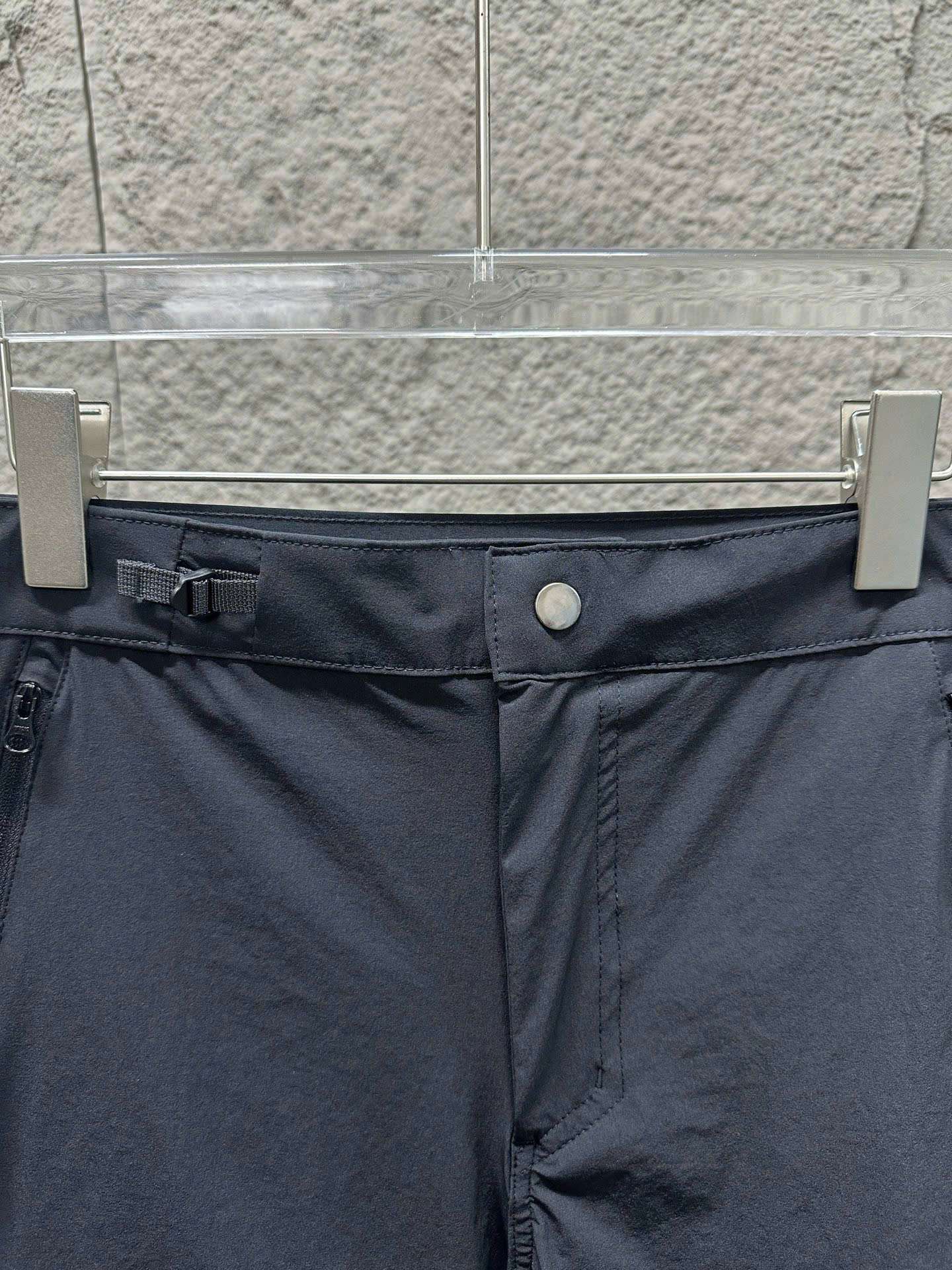 아크테릭스 자수 로고 남성 반바지